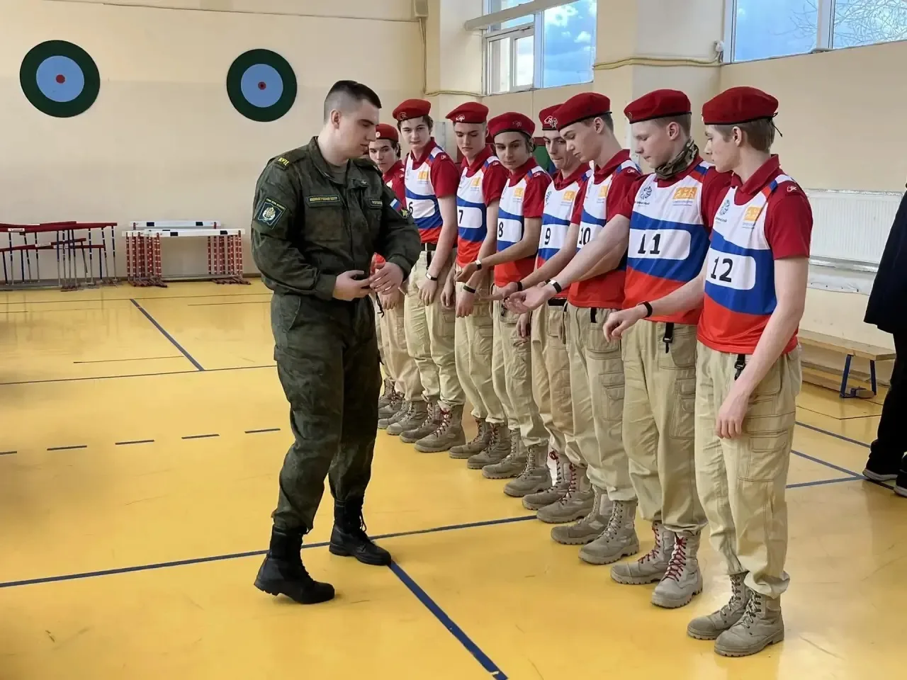СПОРТИВНЫЕ НОВОСТИ📣  23 и 24 апреля сборная команда учеников 9-10 классов удостоилась чести представ