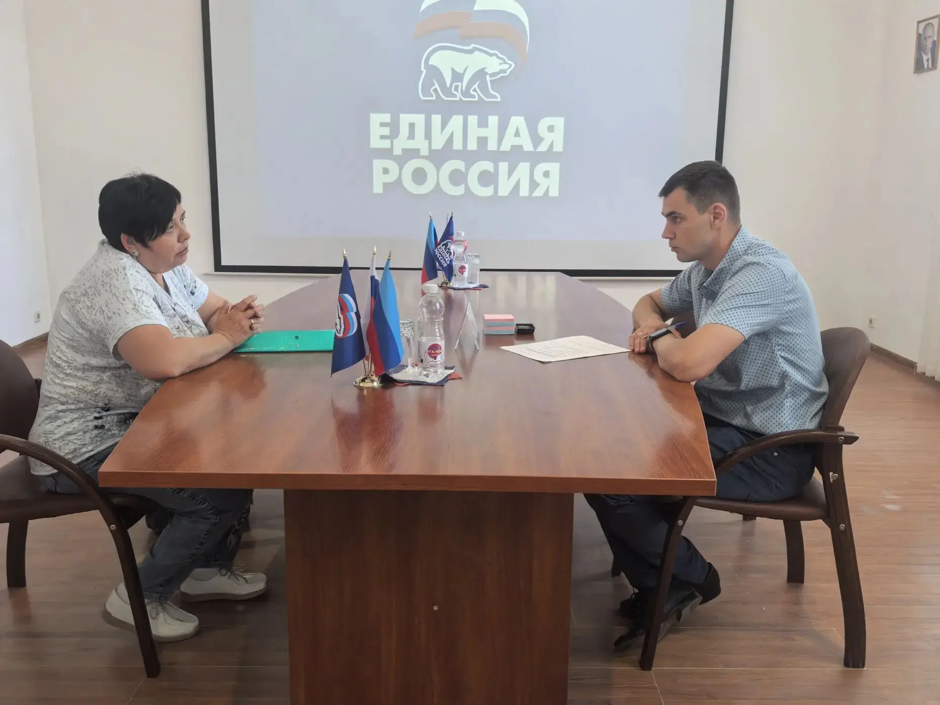Сегодня в Луганске провел встречу с гражданами в общественной приемной Председателя партии «Единая Р