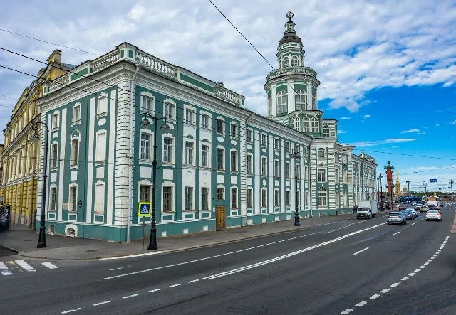 🏤Пожар 5 декабря 1747 года сильно повредил здание Кунсткамеры. Особенно пострадали дер...