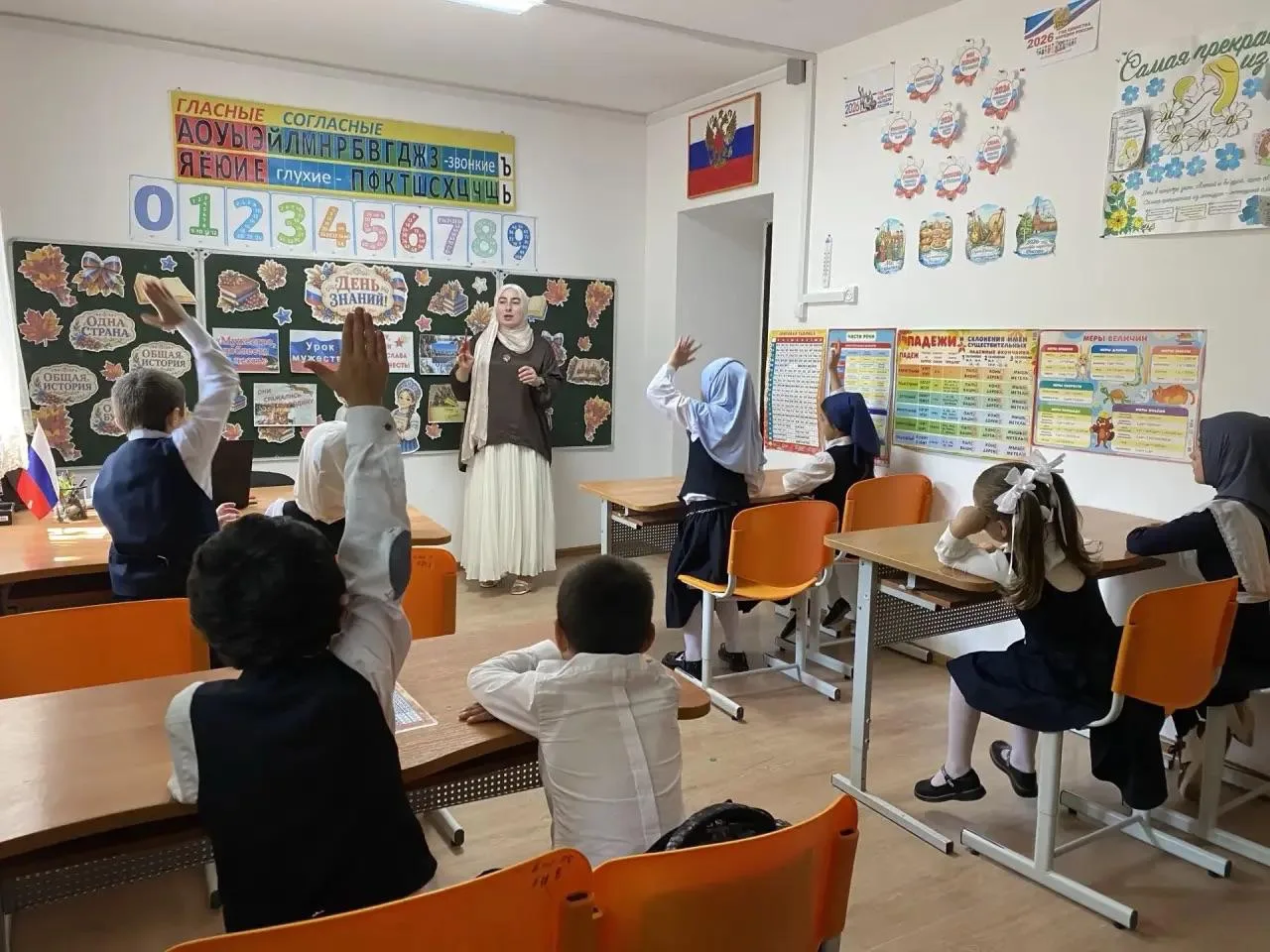 📚 Сегодня наш учебный день начался с важного события — первого урока мужества, посвяще...