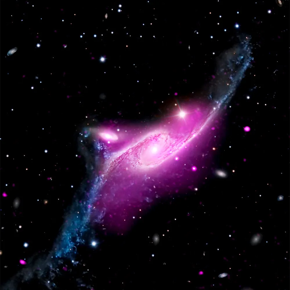 🌌Галактика NGC 6872, расположенная в созвездии Павлин, является крупнейшей известной с...
