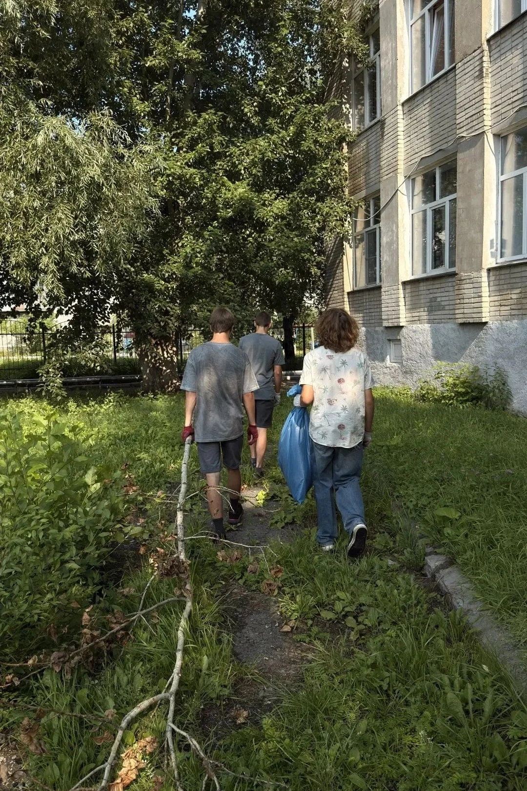 Завершается 10 смена трудовых отрядов. 

Наши учащиеся активно помогают в подготовке к новому учебно
