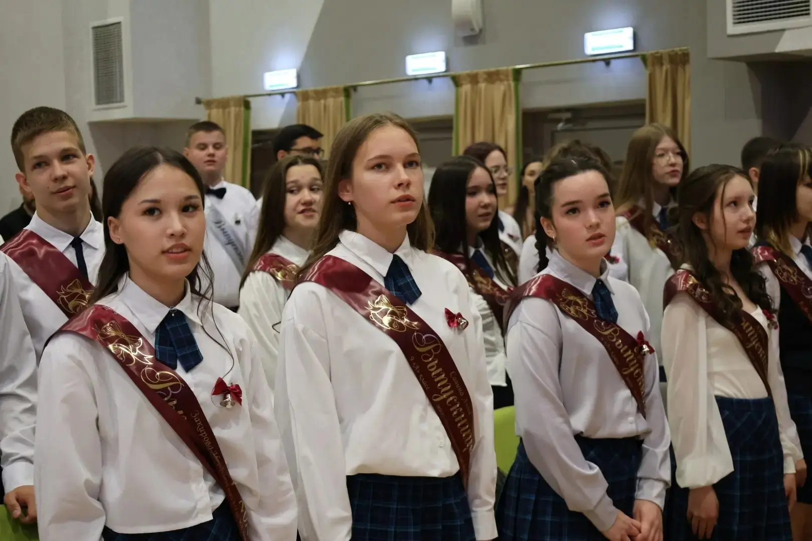 В добрый путь, лицеисты!⭐️⭐️⭐️  Сегодня для выпускников ломоносовского лицея №18 прозвенел Последний