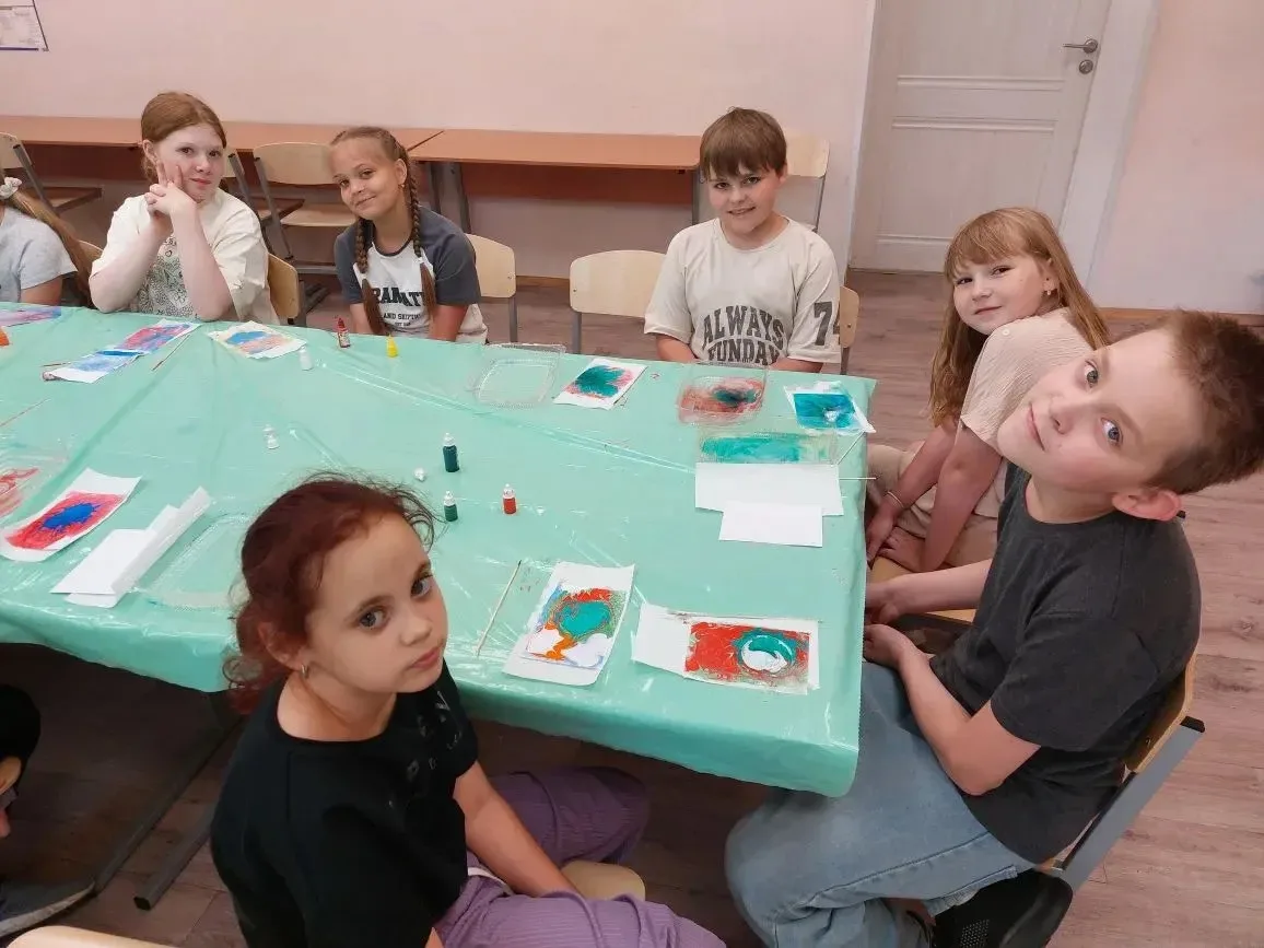 👩‍🎓День науки
🎨День науки в летнем оздоровительном лагере начался с мастер-класса «Эбру»-рисовани