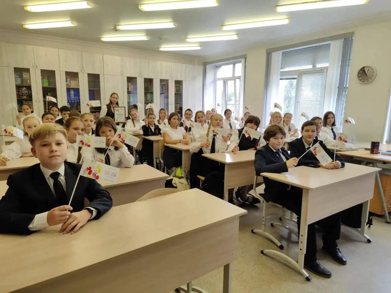 Ученики 6 А класса начали учебный год с добрых дел и принял участие в акции «Дети детям...