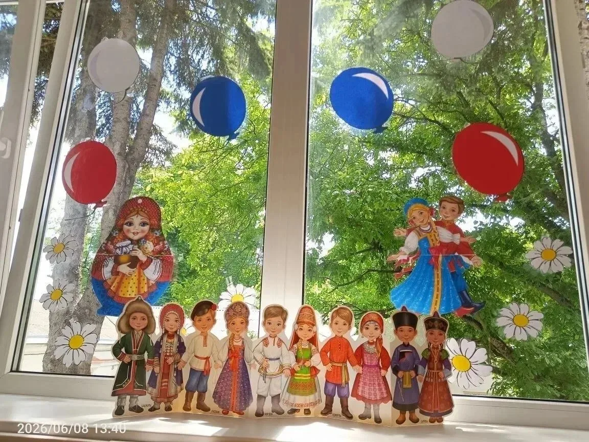 Ессентукские детские сады и школы присоединились к акции «Окна России» - украсили окна ...