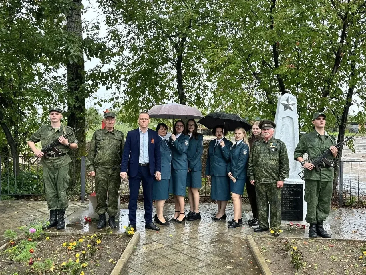 В Благовещенске сотрудники УФНС России по Амурской области  возложили цветы к мемориалу