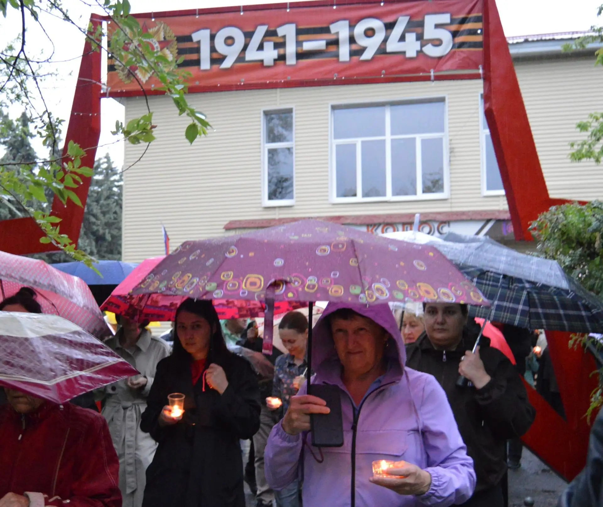 Сегодня, накануне Дня памяти и скорби, новосергиевцы присоединились к Всероссийской акции «Свеча пам