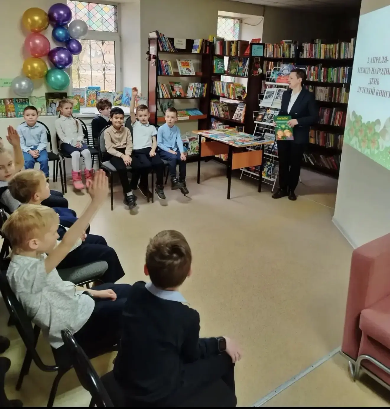 Сегодня, 02.04.2026,ученики 1"Б" класса посетили библиотеку в честь Международного дня детской книги