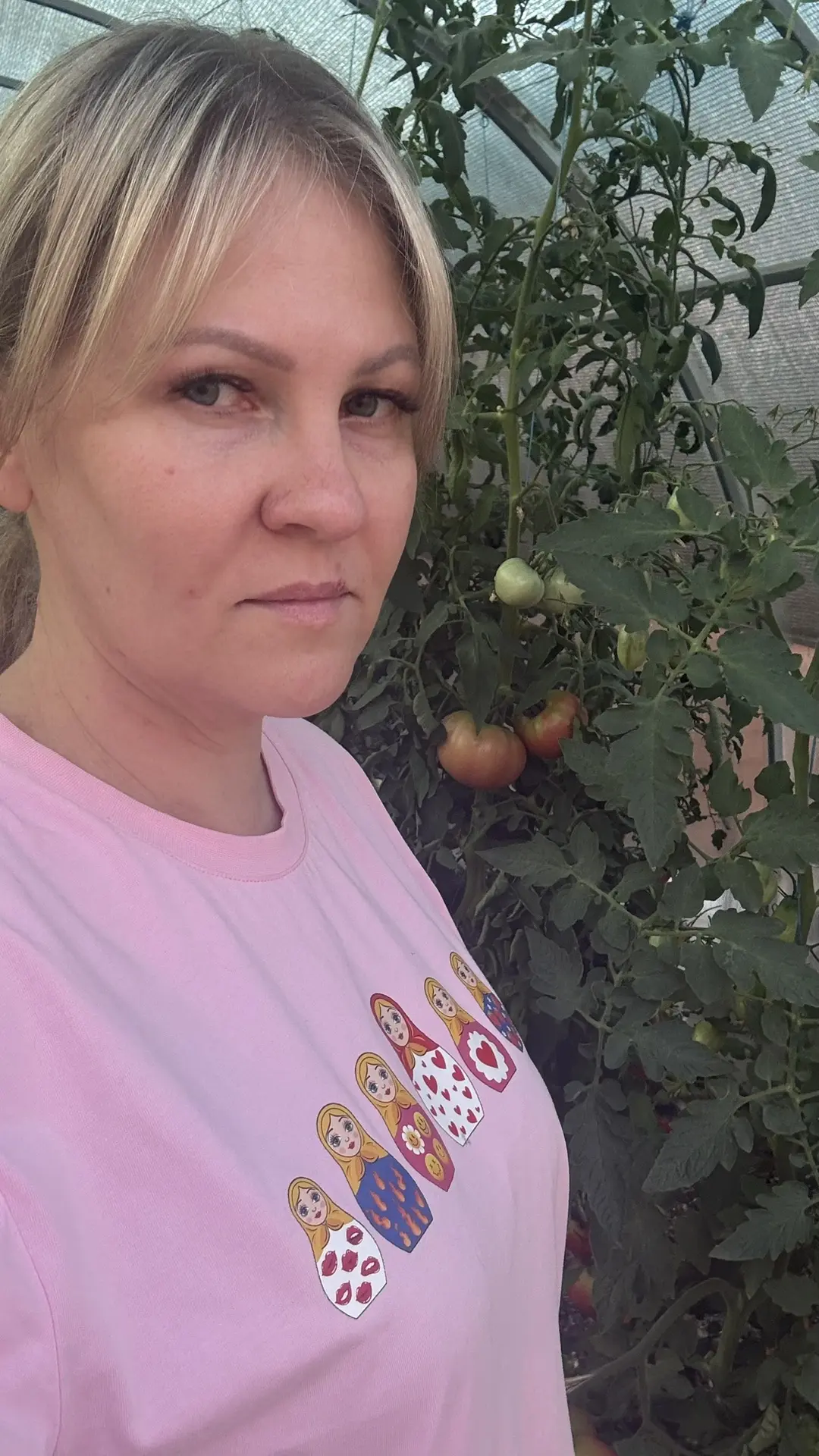 Уже который год у меня не дозревают томаты — у них появляются такие белые пятна у плодоножки. В инте