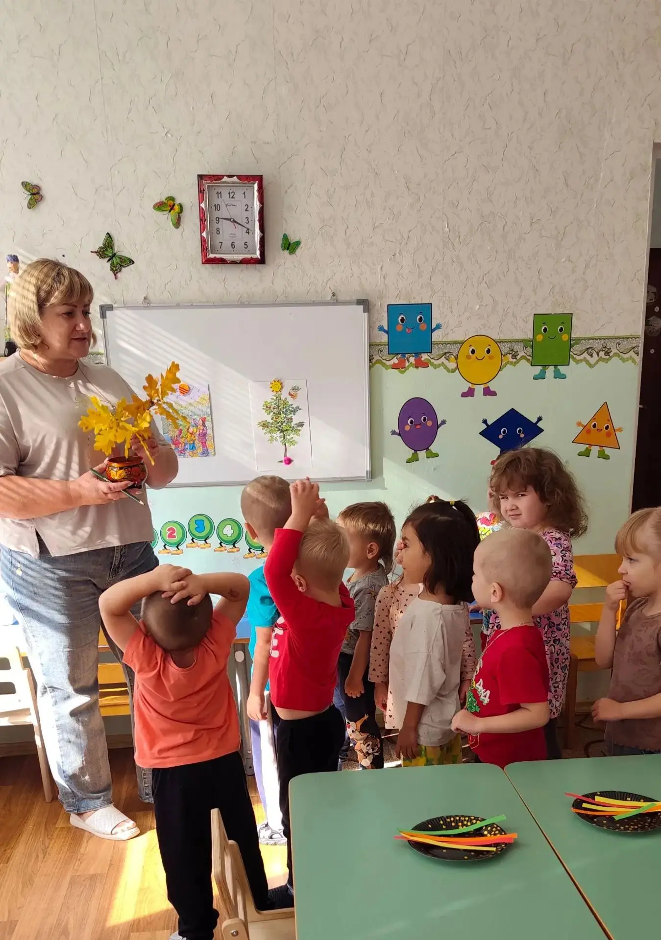 Сегодня во второй младшей группе было особенно красиво! Ребята создали аппликацию «Осен...