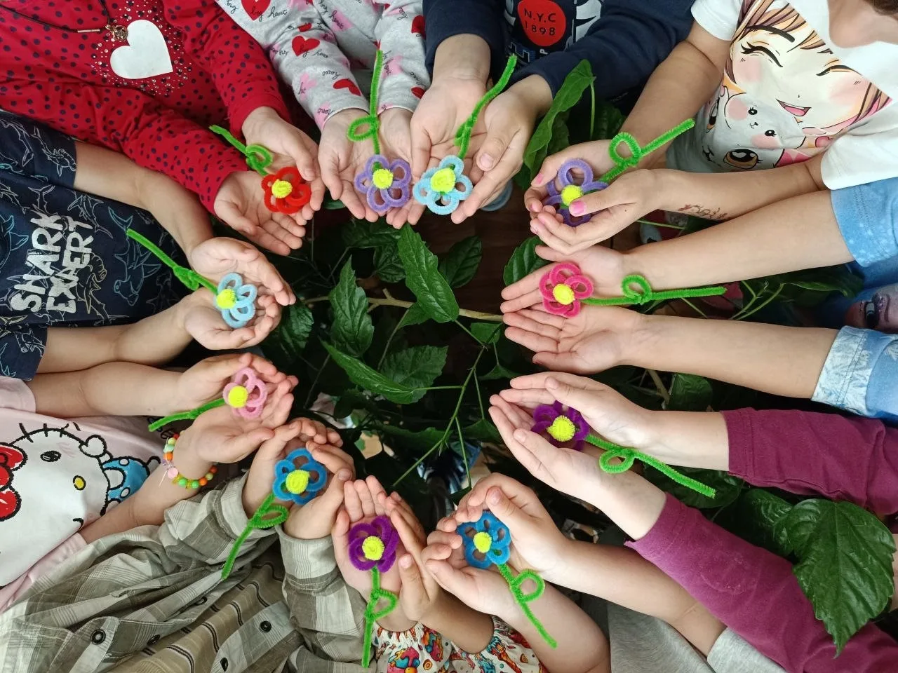 🎉 С Днём флориста

✏️__сегодня чествуем тех, кто умеет превращать цветы в настоящее искусство и дар