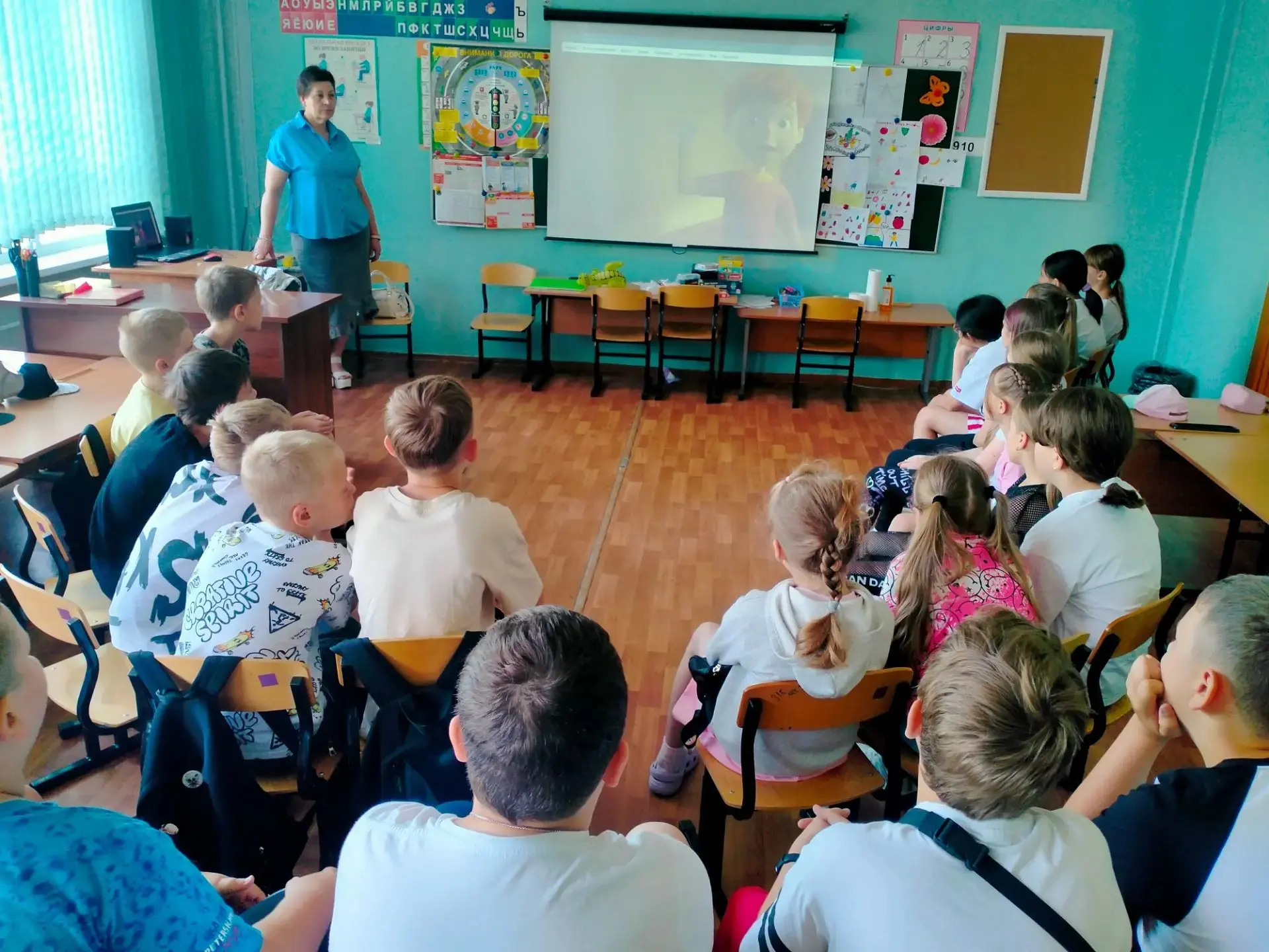 Сегодня в ЛДП " Солнышко"  была проведена беседа " Вред курения и наркотики" наркологом Травниковой 