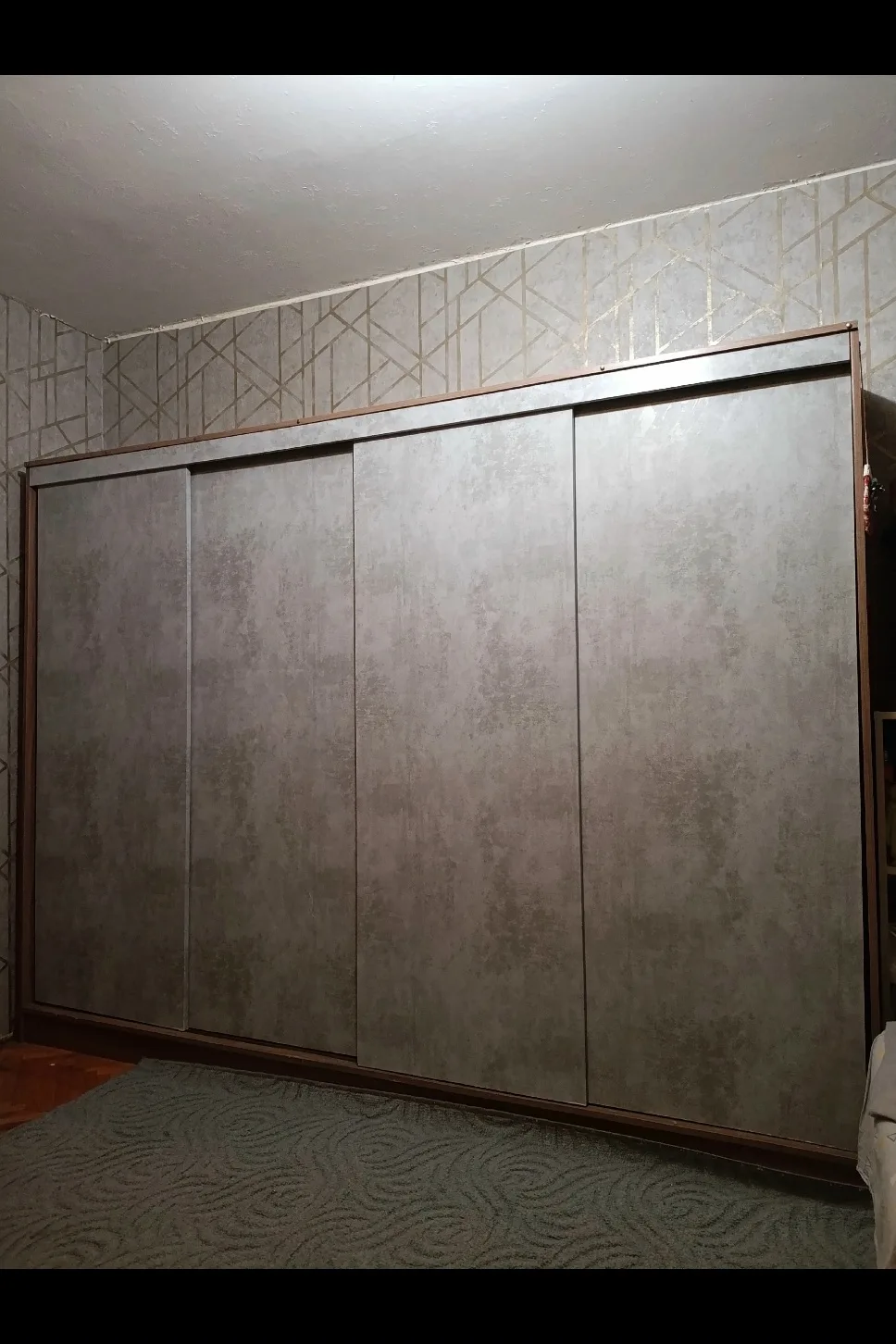 Срочно отдам шкаф-купе ВШГ 190*250*40, дверки обклеены пленкой. Шкаф уже разобран. Заби...
