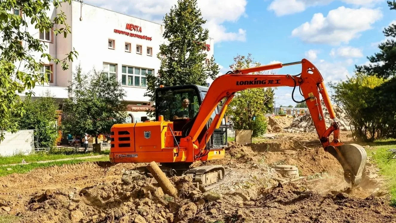 В поселке Нахабино под Красногорском приступили к обновлению сквера на улице Школьной. ...