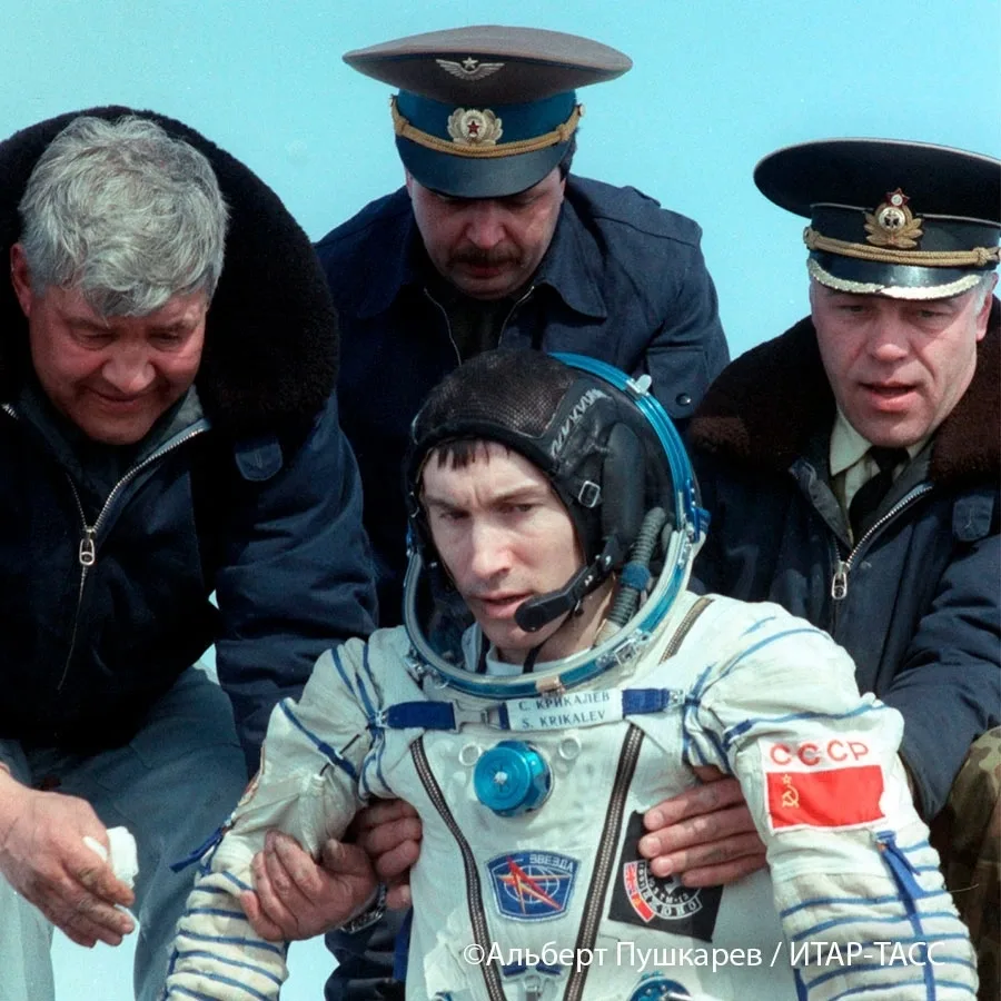В 1991 году космонавт Сергей Крикалев застрял в космосе. Его полет должен был длиться 5 месяцев, но 