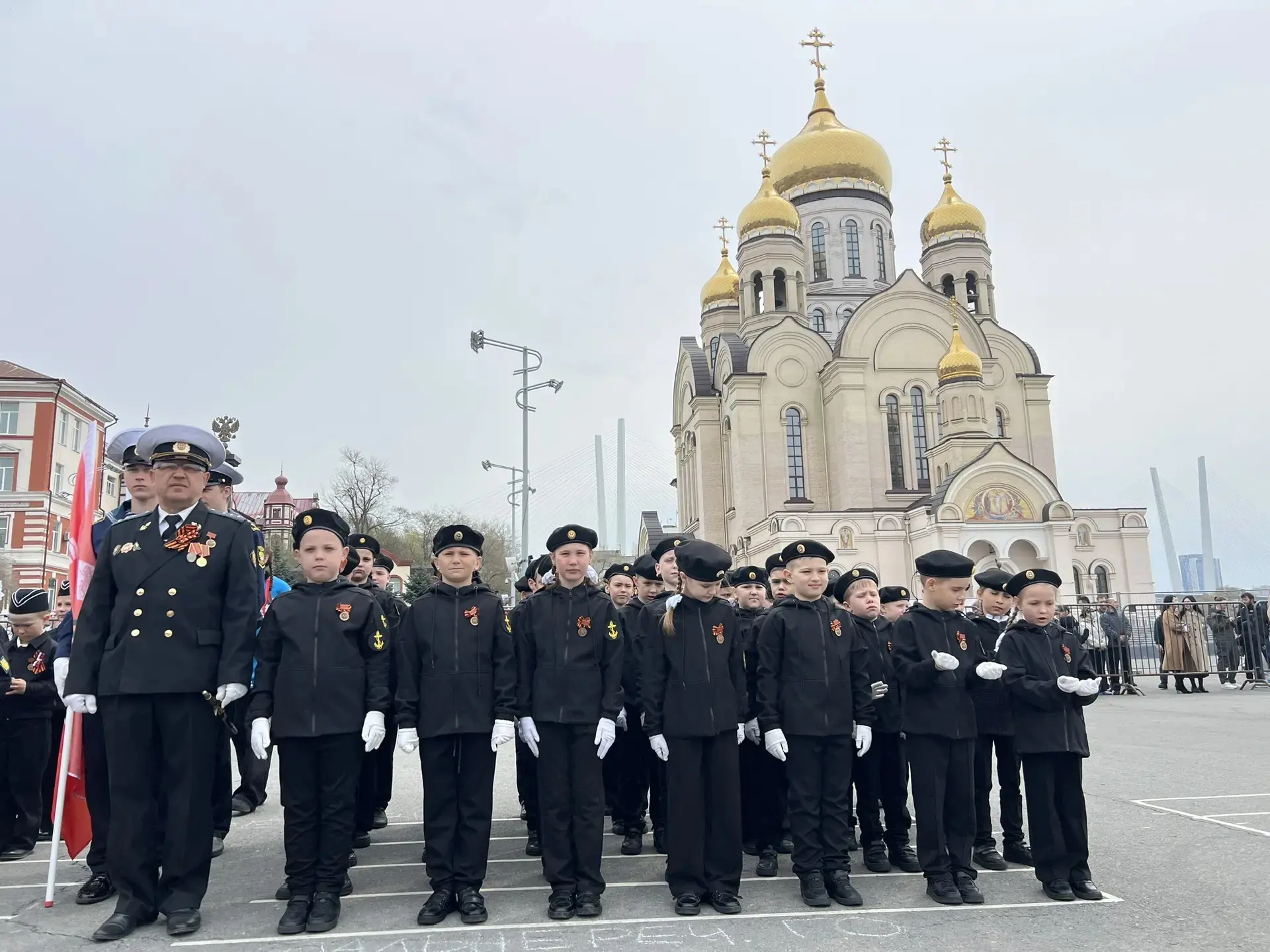 НАШИ ГЕРОИ! В УНИСОН СО ВСЕМ МИРОМ! 🇷🇺  Центральная площадь Владивостока. Международный парад «Правн