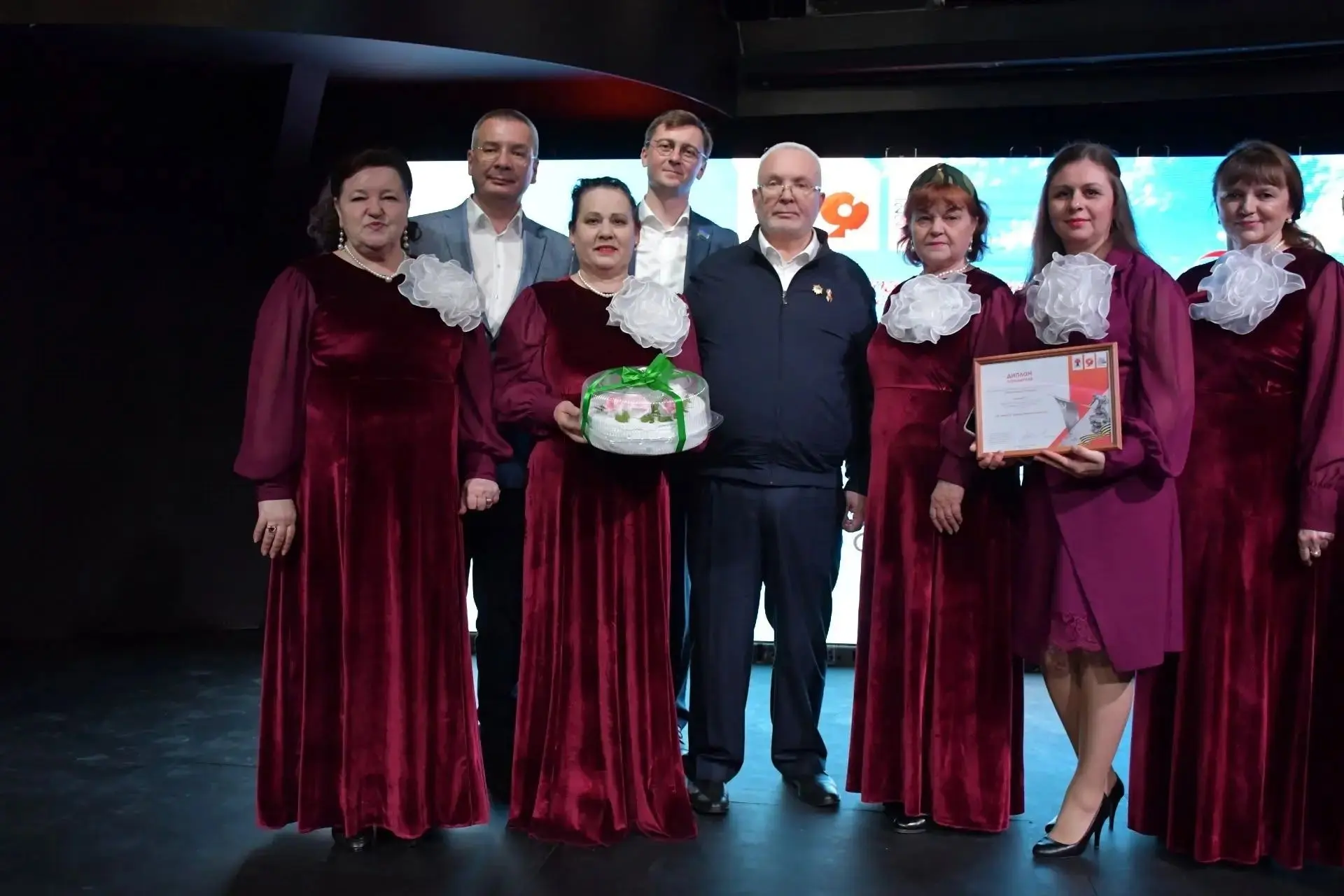 Хоровой коллектив ТОС № 33 «Северяночка из Сургута» вернулся с регионального фестиваля-конкурса люде