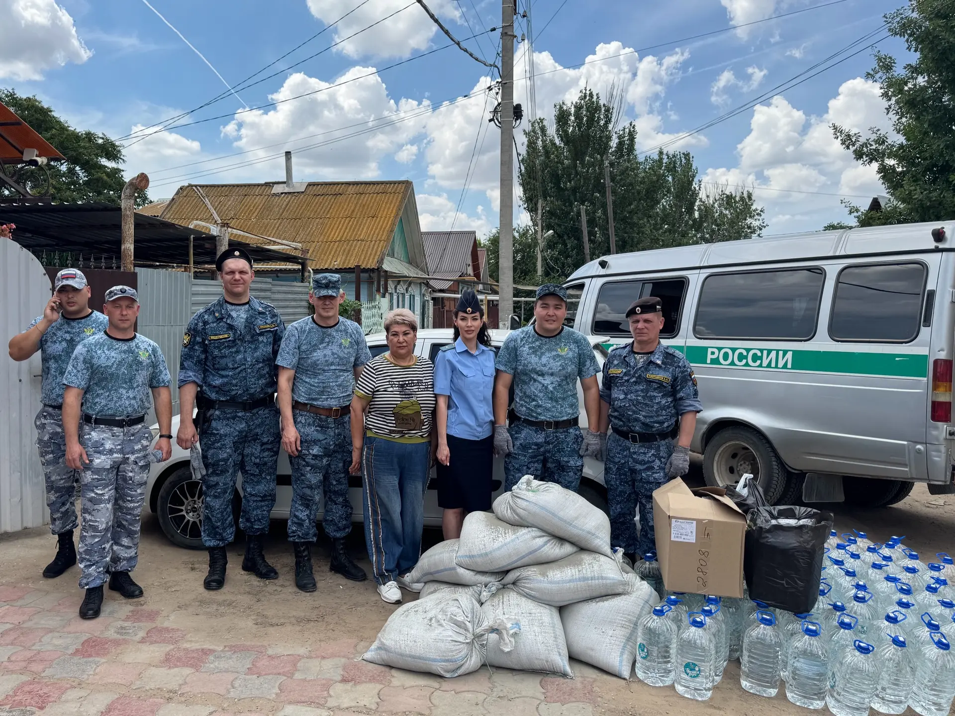 Астраханские судебные приставы оказали помощь бойцам, участвующим в специальной военной операции 

 