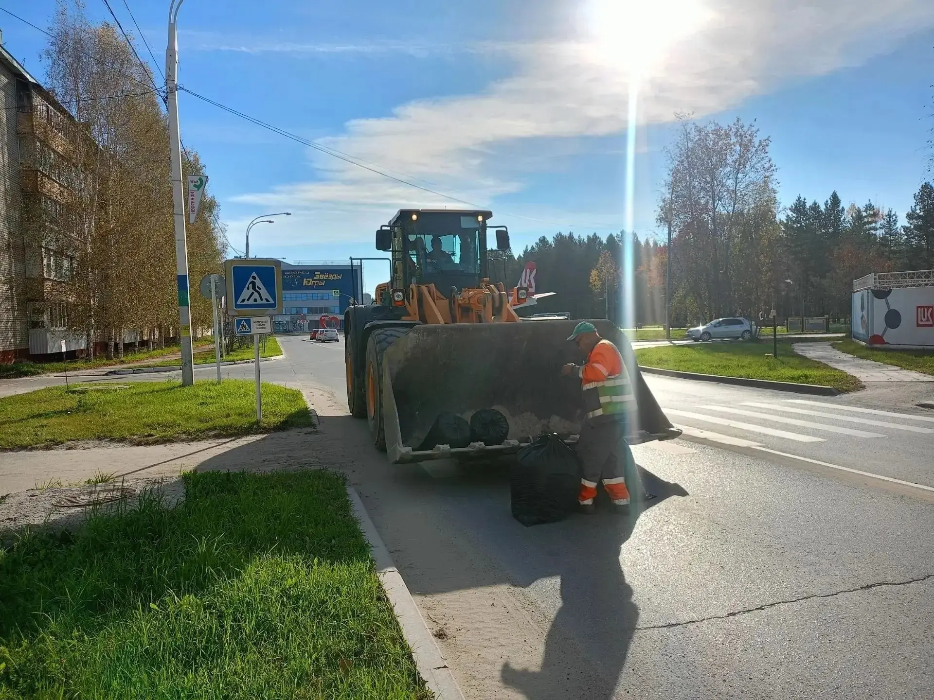 Службы ЖКХ на этой неделе продолжили активную сезонную работу: