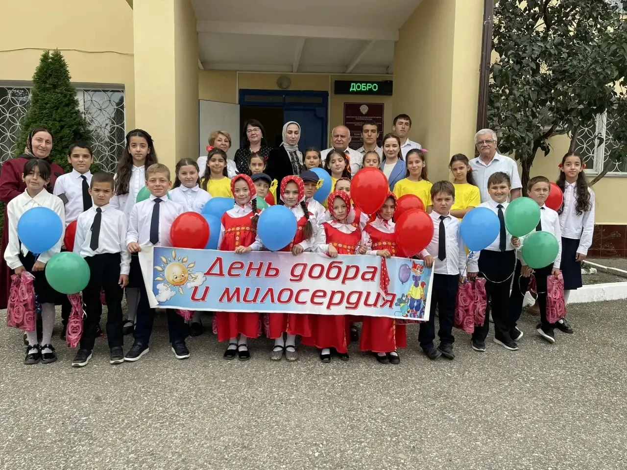 🎗В день празднования дня Пожилых людей учащиеся гимназии №35 вместе с родителями, педа...
