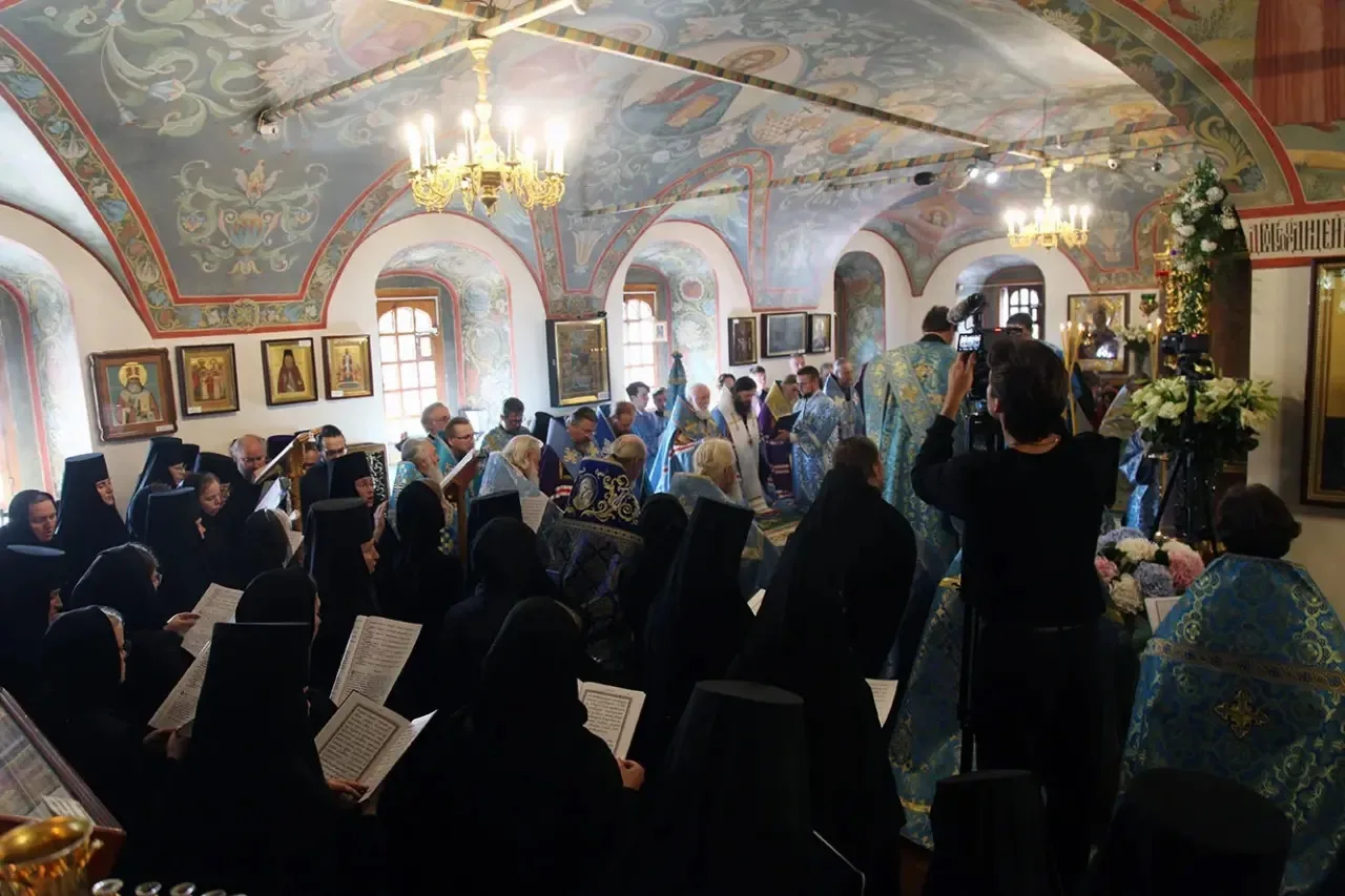В Толгском монастыре началось празднование дня Толгской иконы Божией Матери