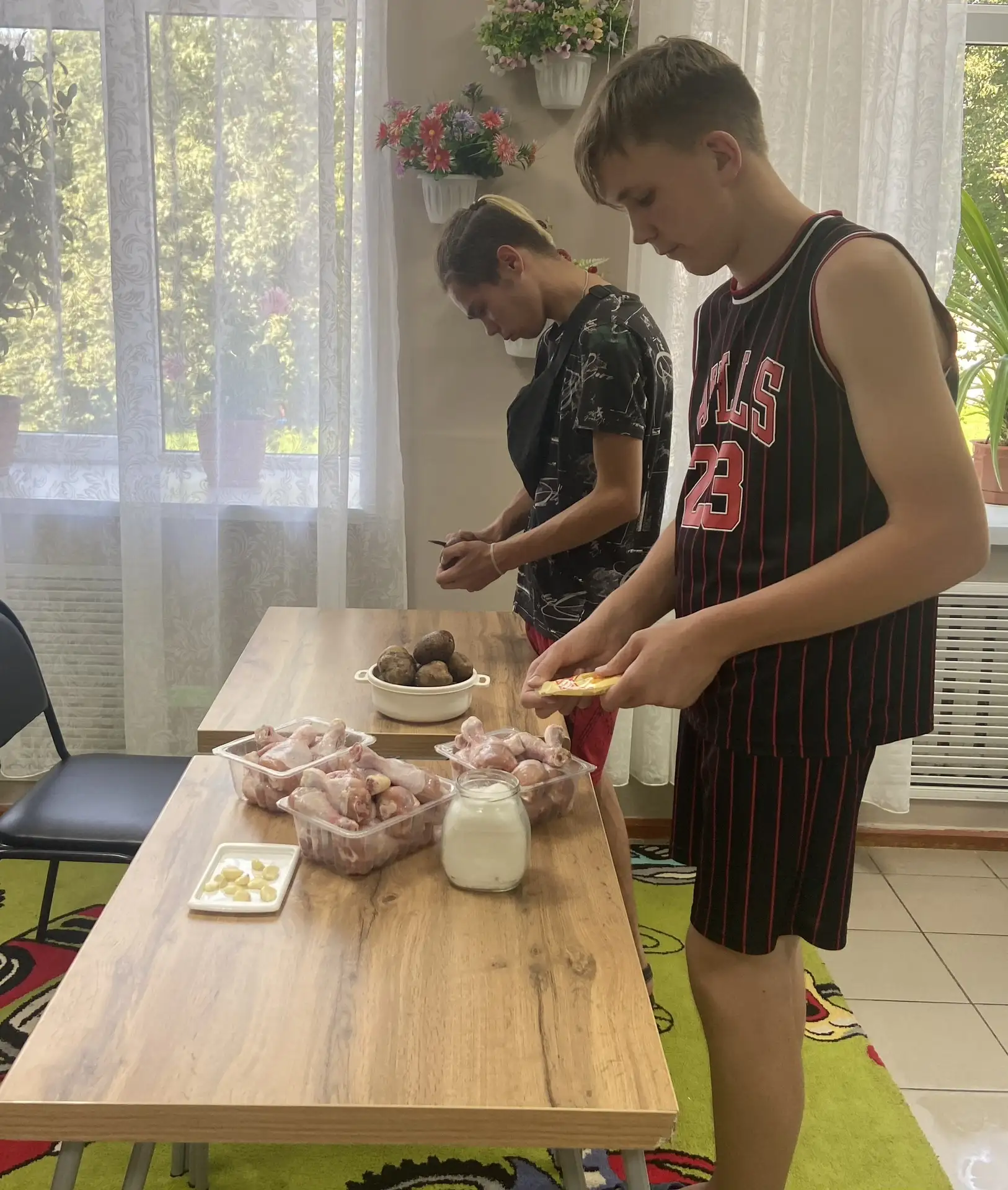 На ужин – курица с картошкой! 🍗