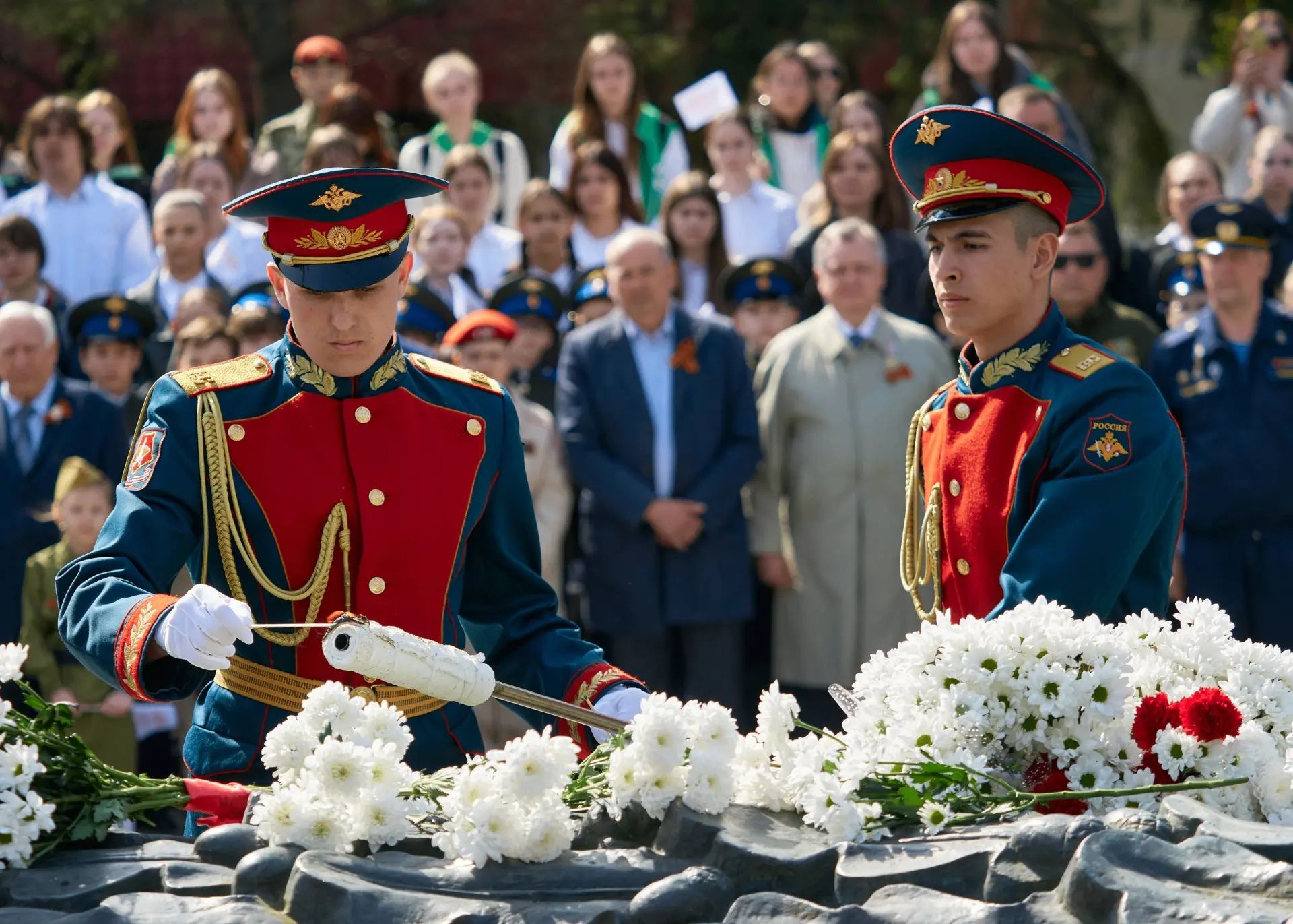 Связь поколений 🇷🇺   30 апреля у мемориала Вечный огонь в Челябинске прошла ежегодная патриотическая