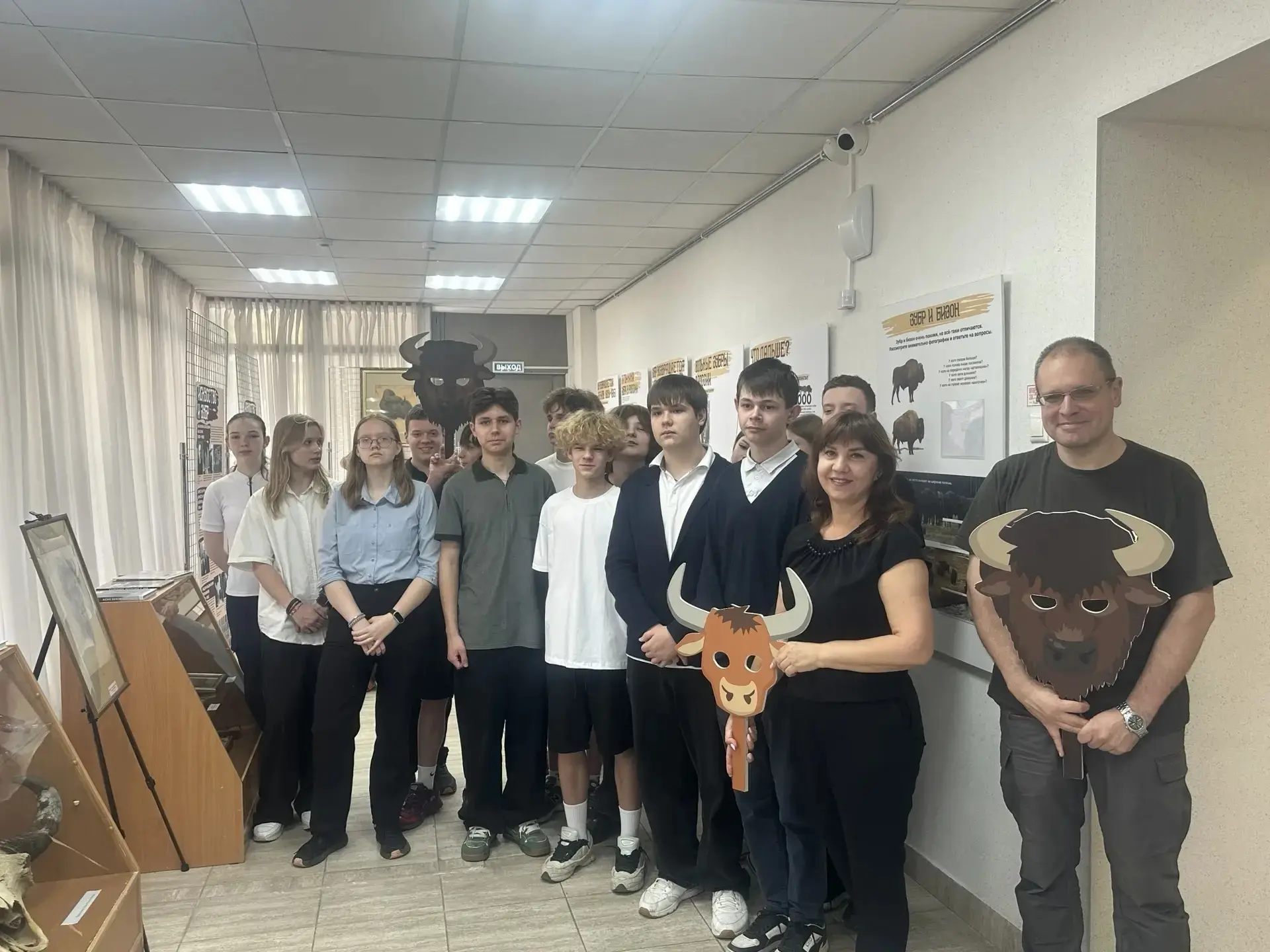 Ученики Курчатовского 8 «Е» класса МБОУ «Гимназия Протвино» (Корпус 3 – Школа №1) с кла...