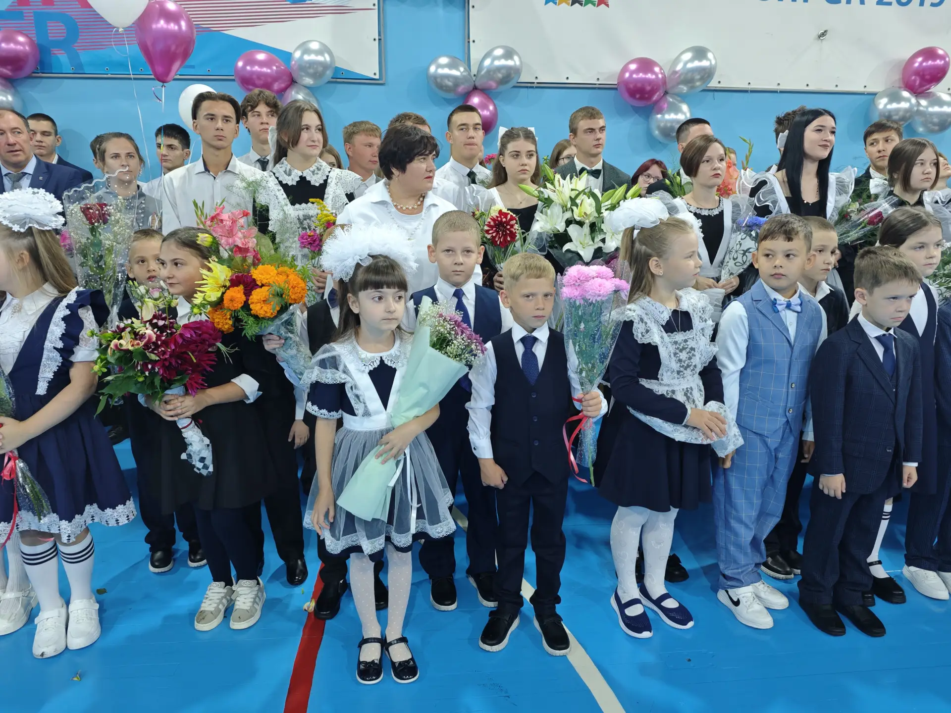 Дорогие выпускники, уважаемые педагоги и родители! Поздравляем вас с праздником, завершающим главный