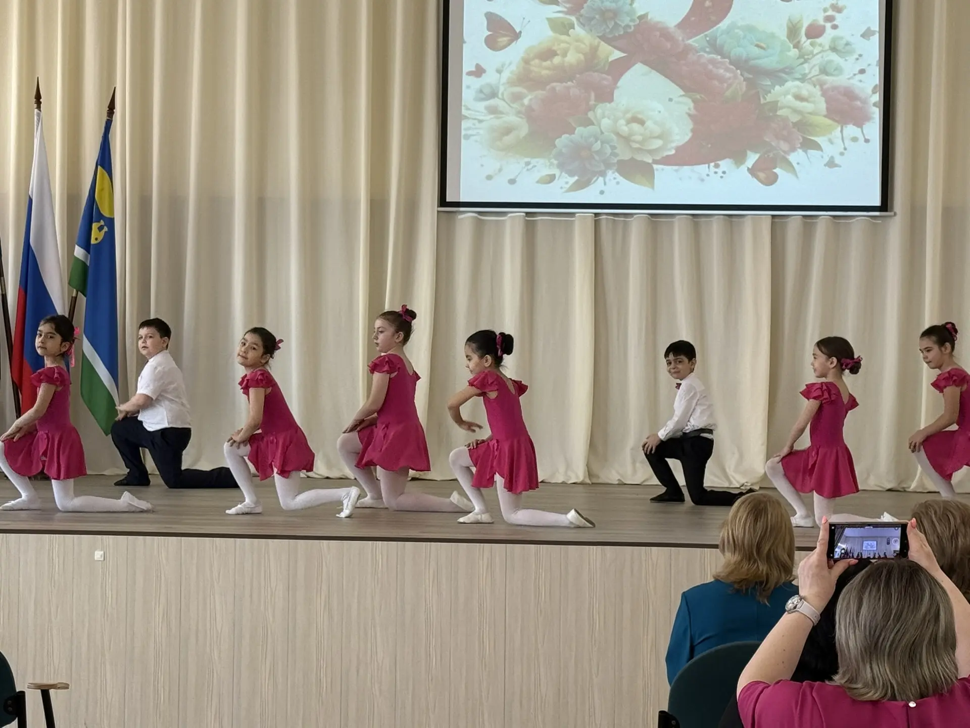 🌸 С праздником весны! 🌸 Сегодня в нашей школе прошел душевный концерт, посвященный Международному же
