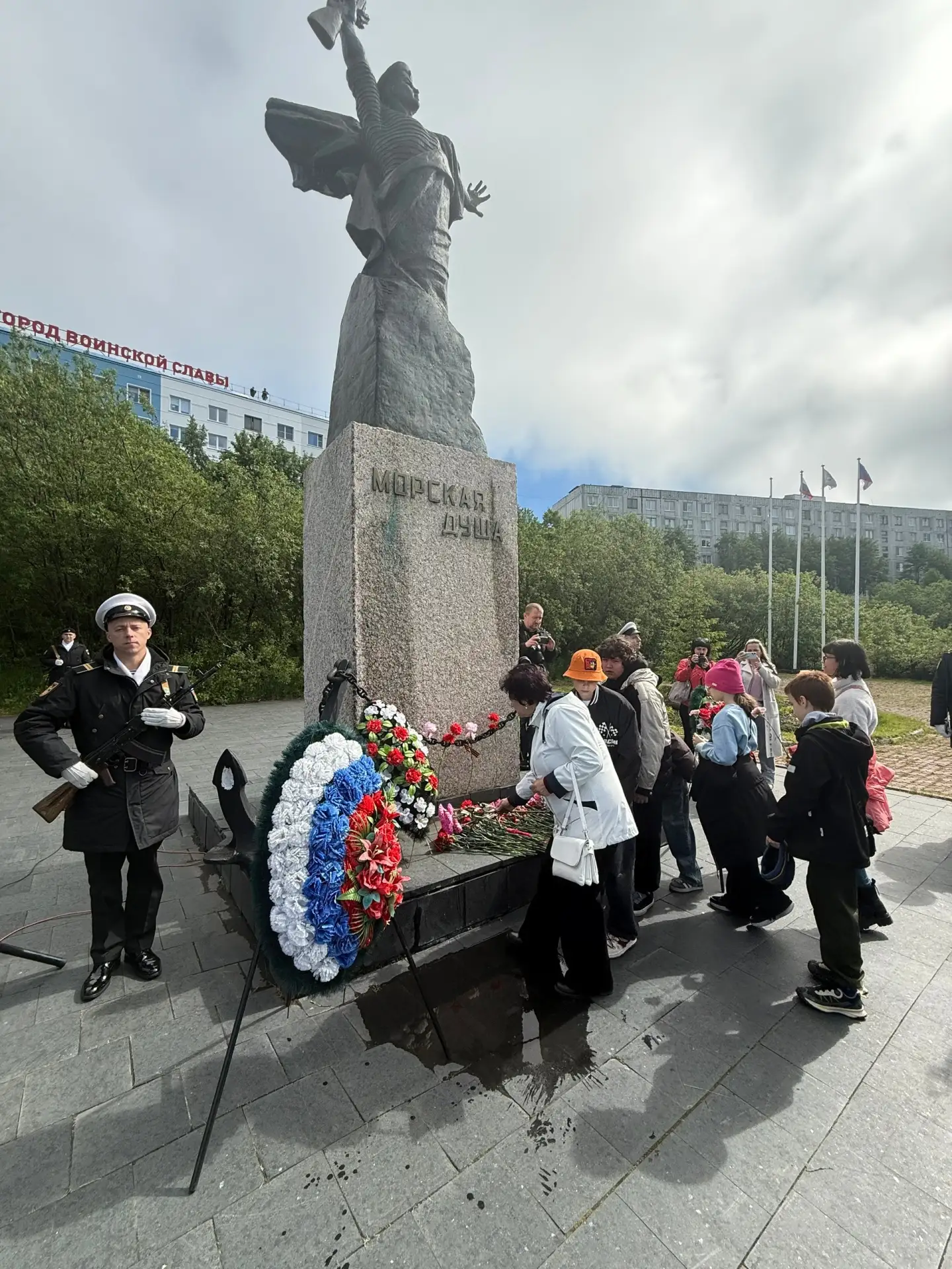 🕊22 июня 2026 года сотрудники Детской школы искусств ЗАТО Александровск приняли участие в Митинге п