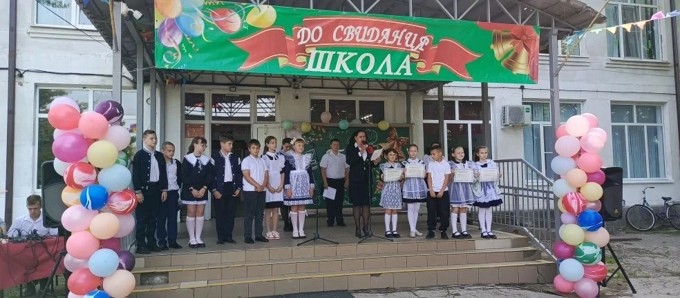 В нашей школе состоялось одно из самых трогательных и значимых событий года — торжественная линейка,