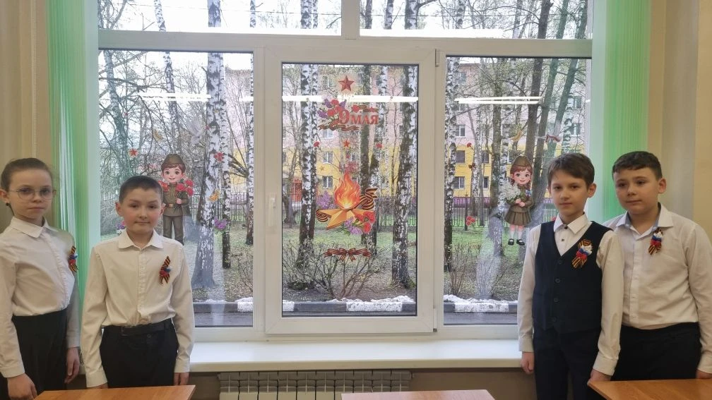 🕊  В рамках марафона «Наследники Победы» в школе прошло мероприятие «Окна Победы»      Инициативу по