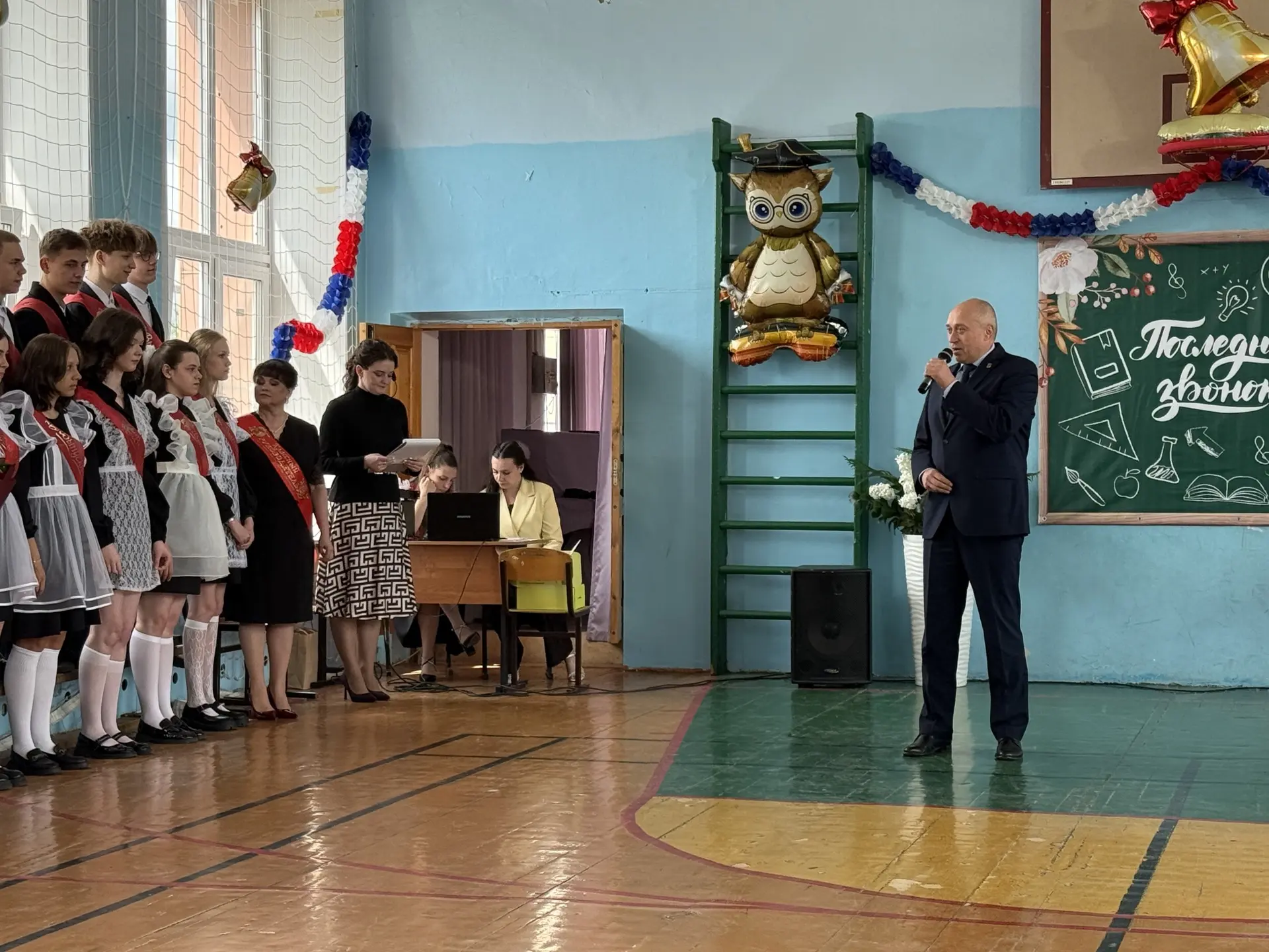 🔔 Сегодня в школе прозвенел последний звонок!  Этот день — особенный для каждого выпускника. Звучат 