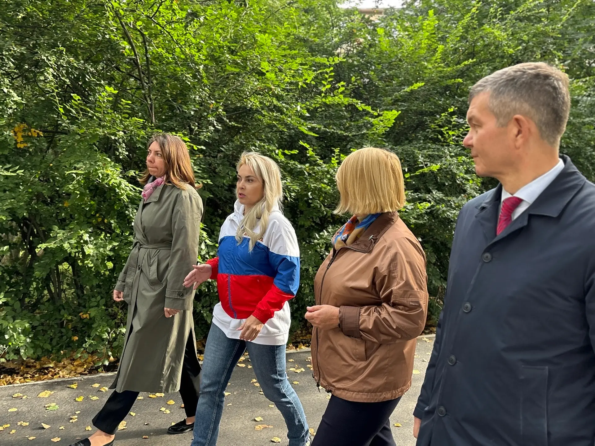 Глава Петрозаводска проверила ремонт тротуара на Октябрьском проспекте