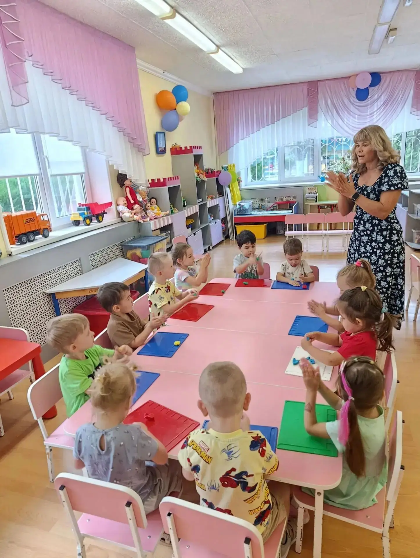 Лепка- группа " Гномики"- "Конфетки".