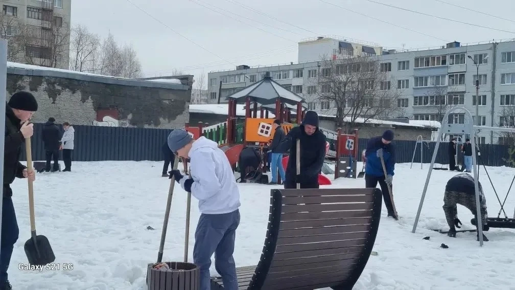 Снежный десант"- наша  замечательная традиция! Это очень значимо в период активного схода снега. Это