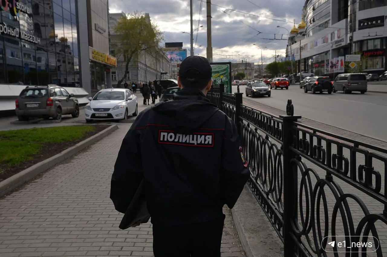 22-летнюю девушку, работавшую курьером на мошенников, поймали в Екатеринбурге.  По ее словам, она бы