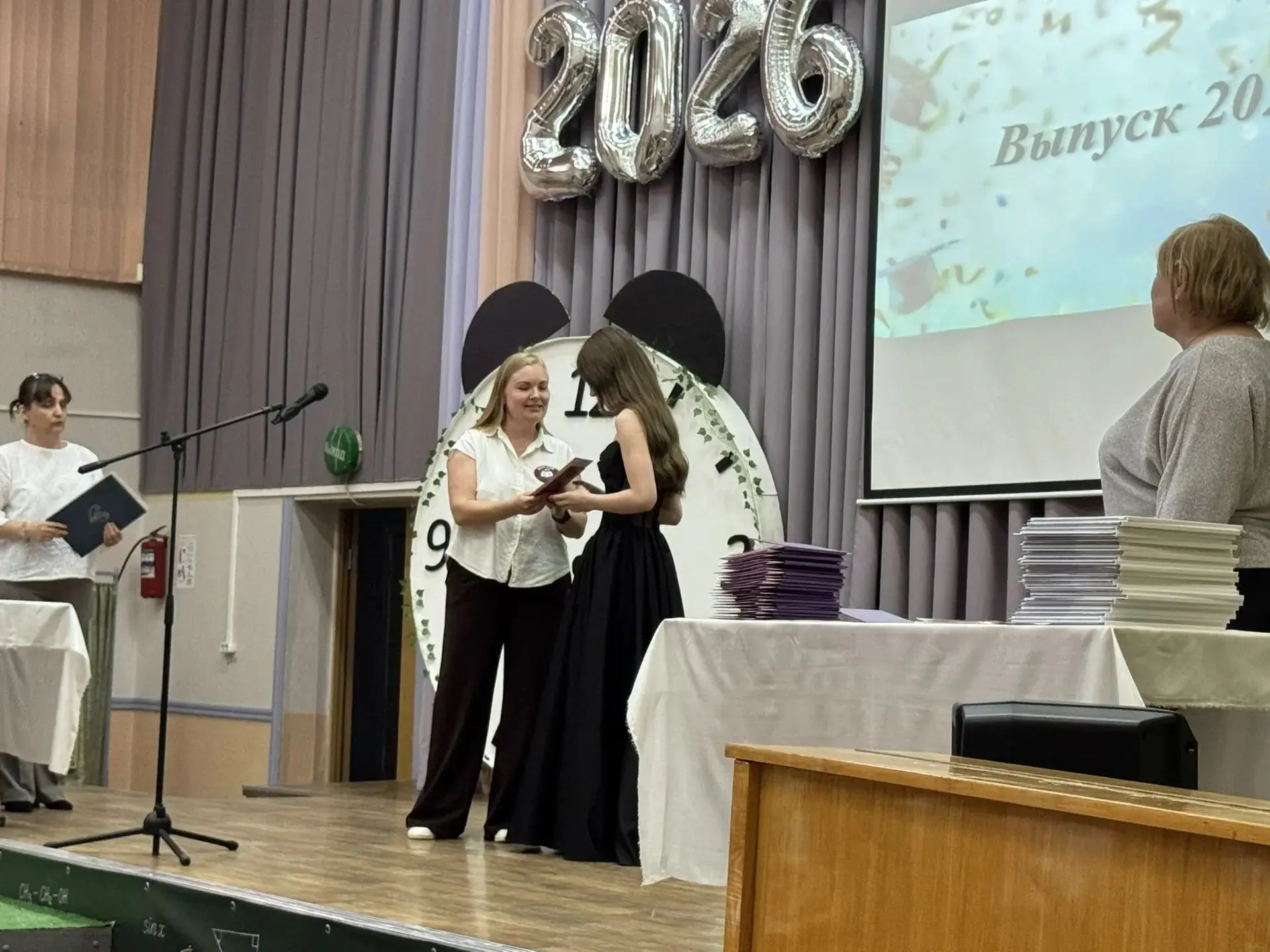 🎉 Поздравляем наших девятиклассников с получением аттестата об основном общем образова...