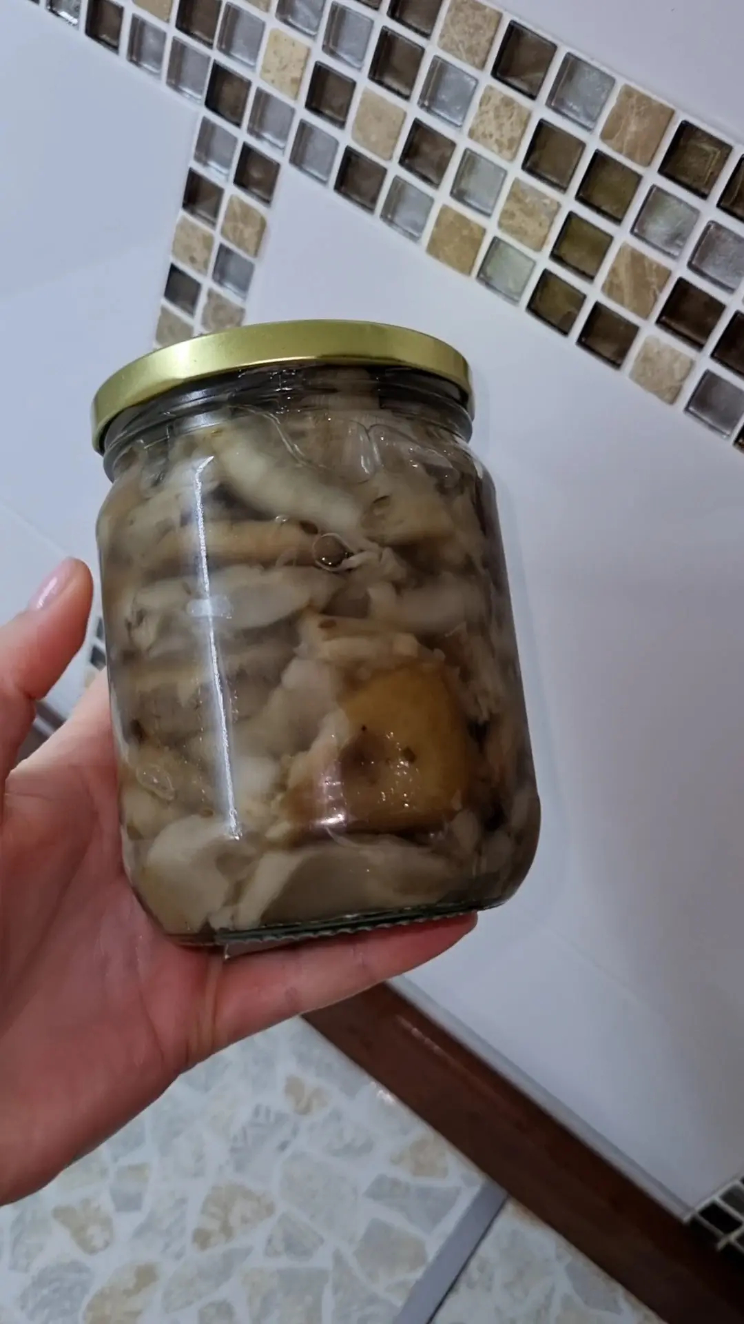 Ох, мы для себя открыли новый вкус...маринованные белые грузди....со сметаной:)), вкусн...