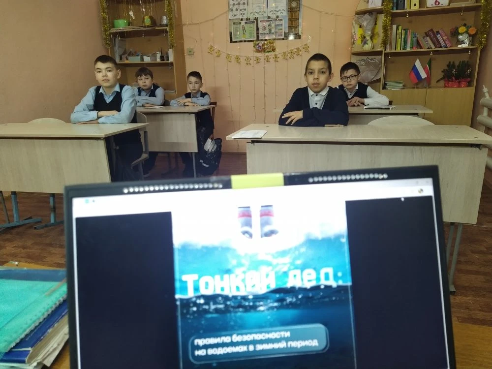 В 5,6 классах прошёл классный час  "Безопасный лед". Ребята вспомнили правила безопасно...