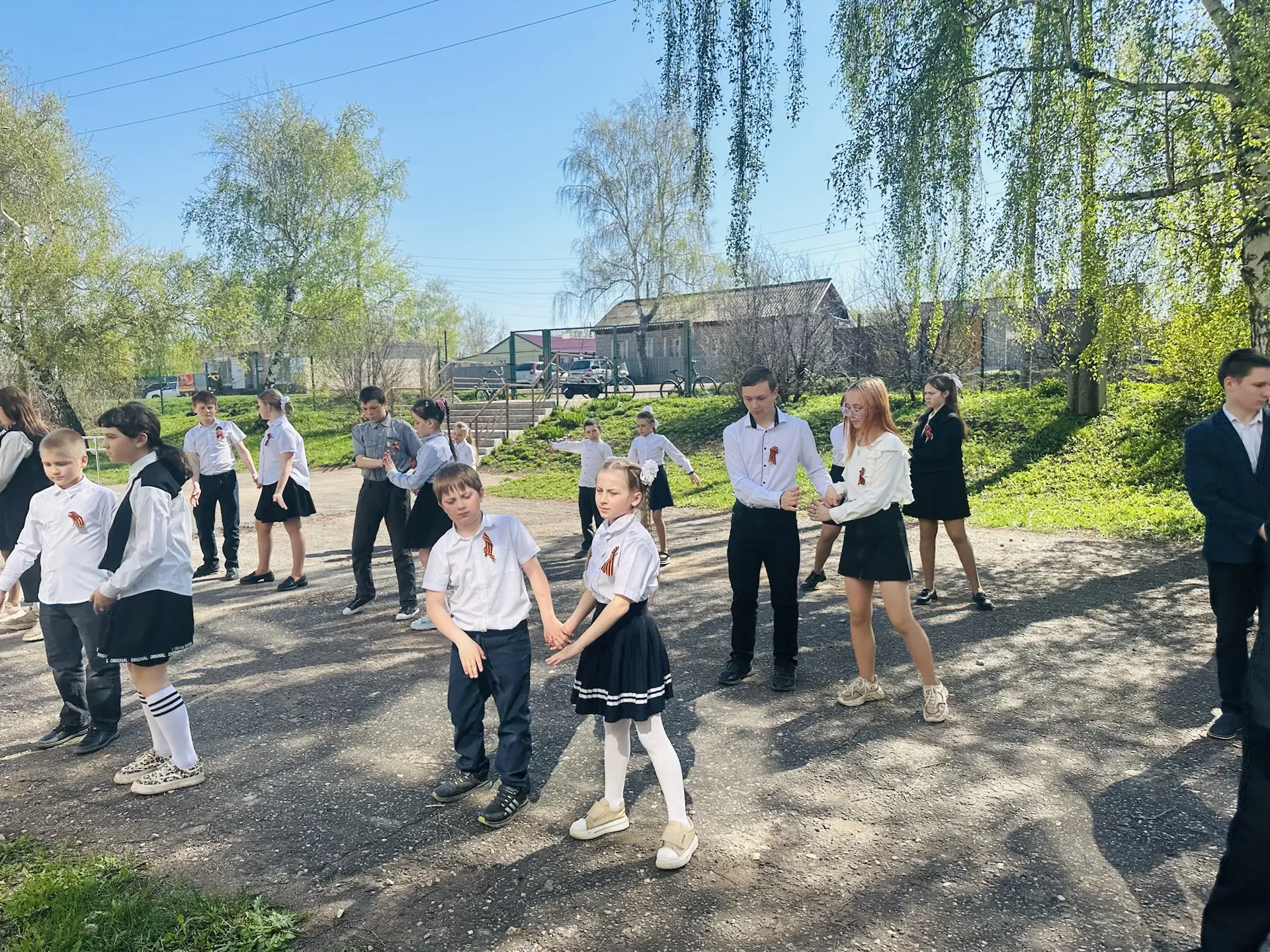 💫В нашей школе состоялась одна из самых красивых и значимых акций — «Вальс Победы».