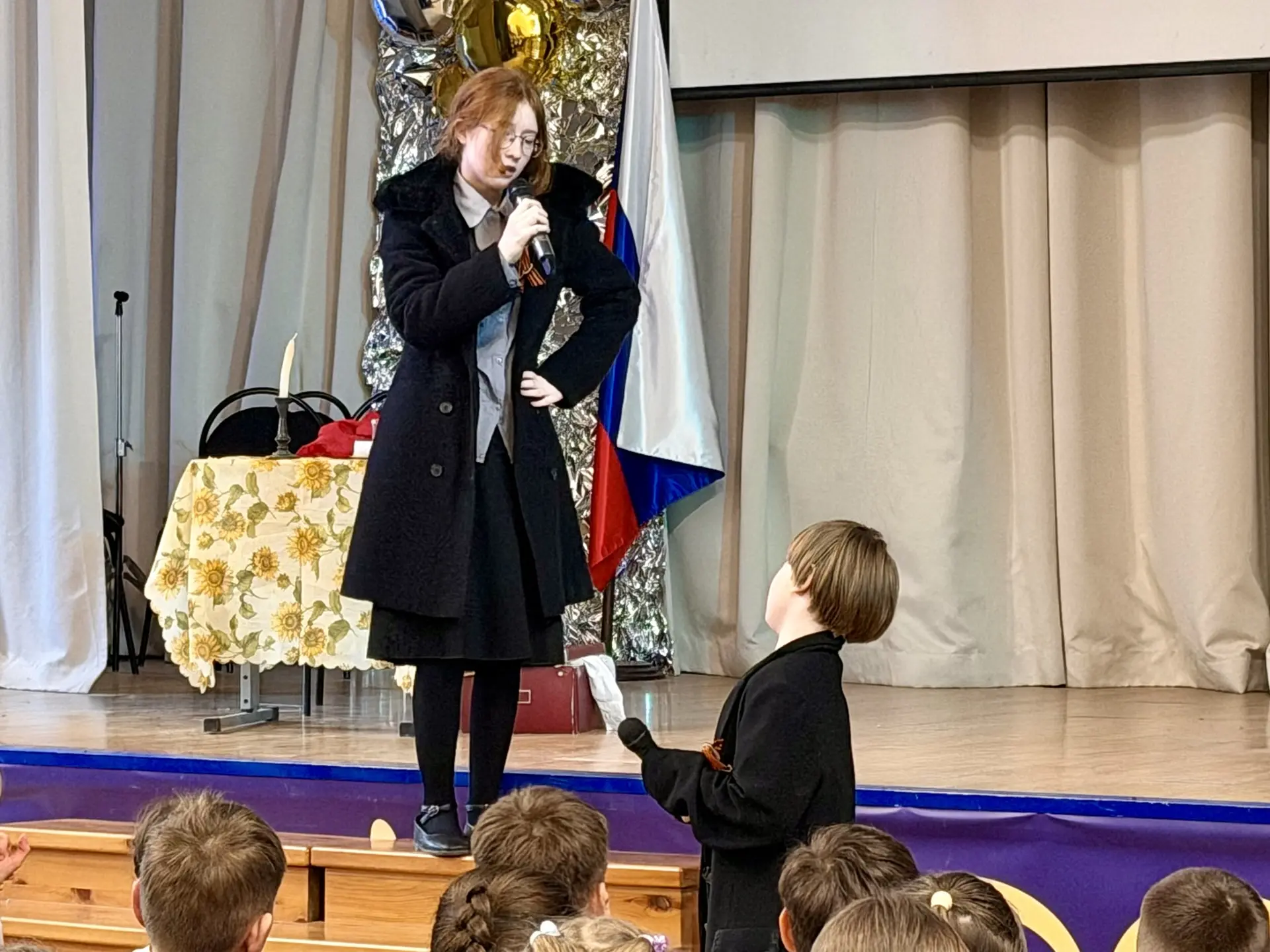 🎭✨ В нашей школе прошли театральные постановки школьного театра «Калейдоскоп», посвящённые Дню Побед