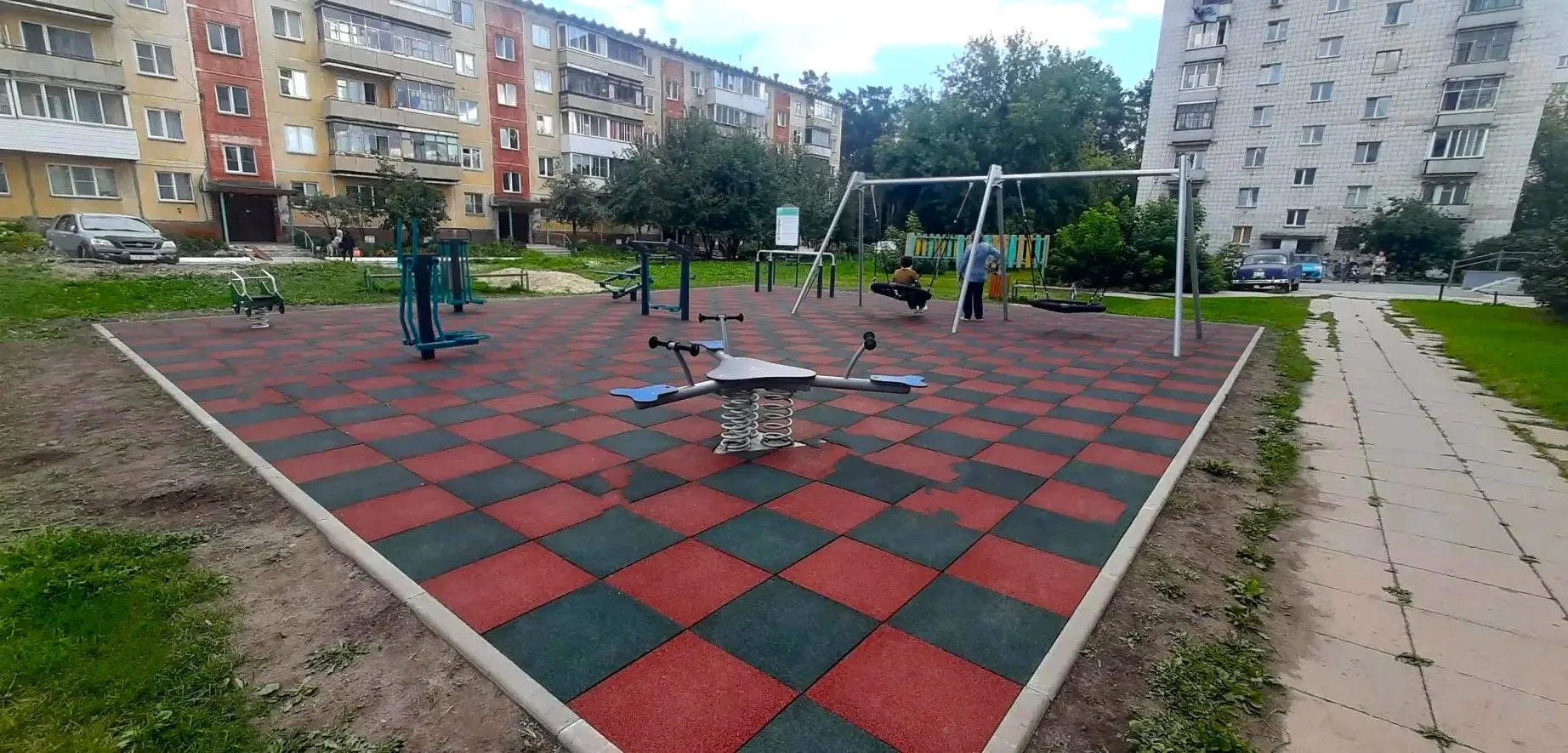 В Советском районе обустроили три новые детские площадки