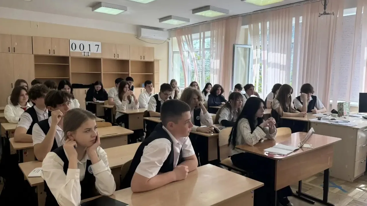 🛡️ Профилактика безопасности: в гимназии прошла лекция об ответственности для несовершеннолетних в р