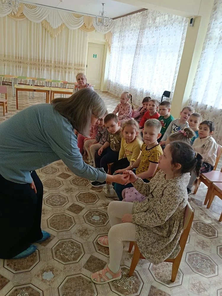 «Сбережем первоцветы» В нашем образовательном центре прошёл музейный урок «Сбережем первоцветы», цел