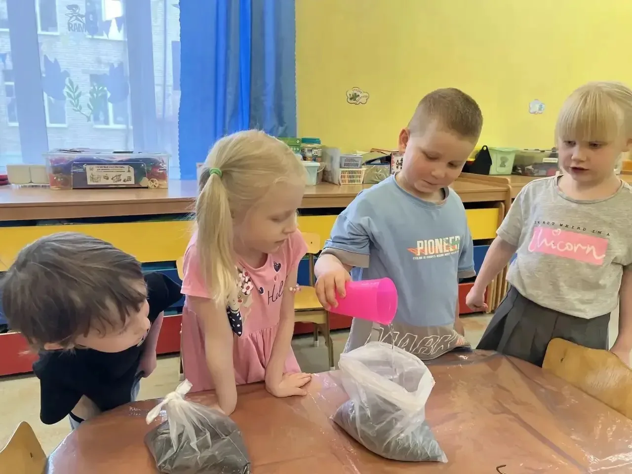 🧒🏻 Маленькие исследователи большой земли  В старшей группе N7 дошкольного отделения 26 прошло увлека