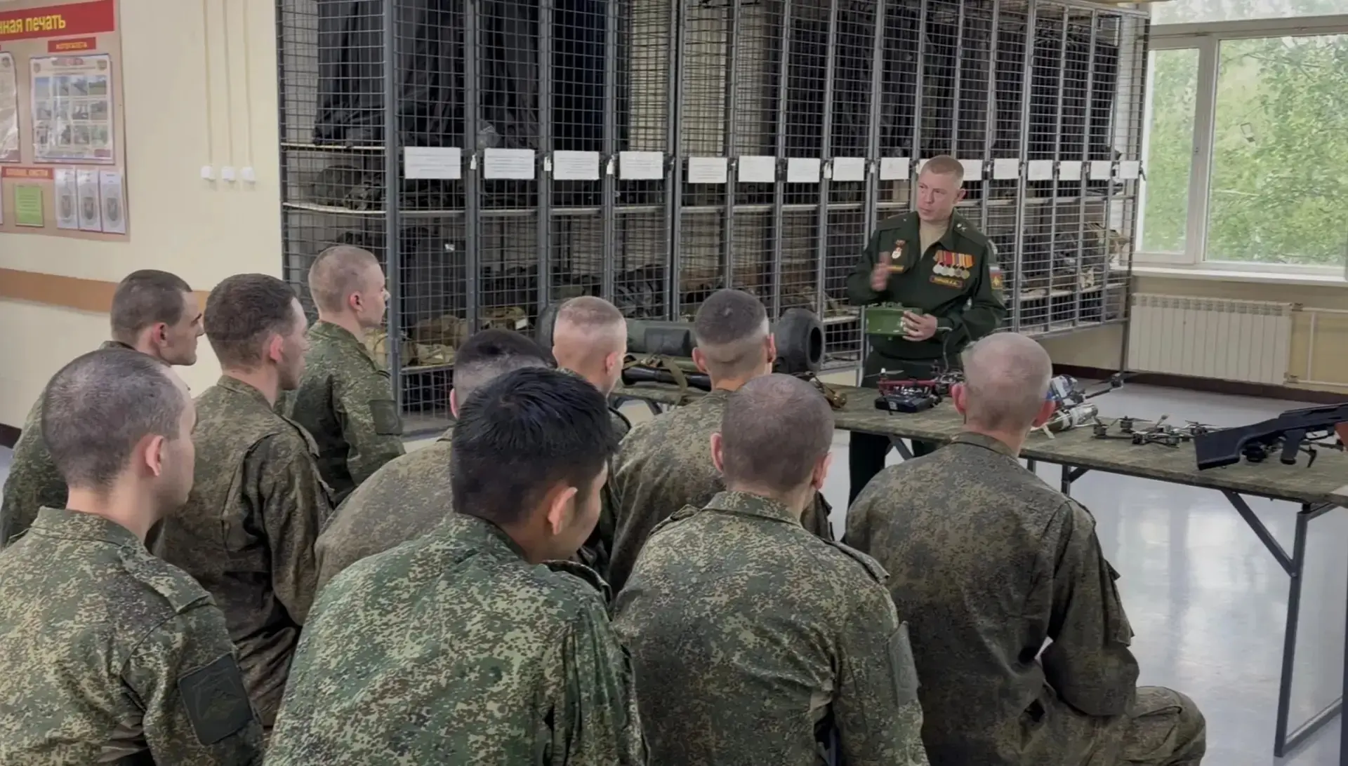 В Чите состоялся телемост между участником специальной военной операции и учащимися Забайкальского т