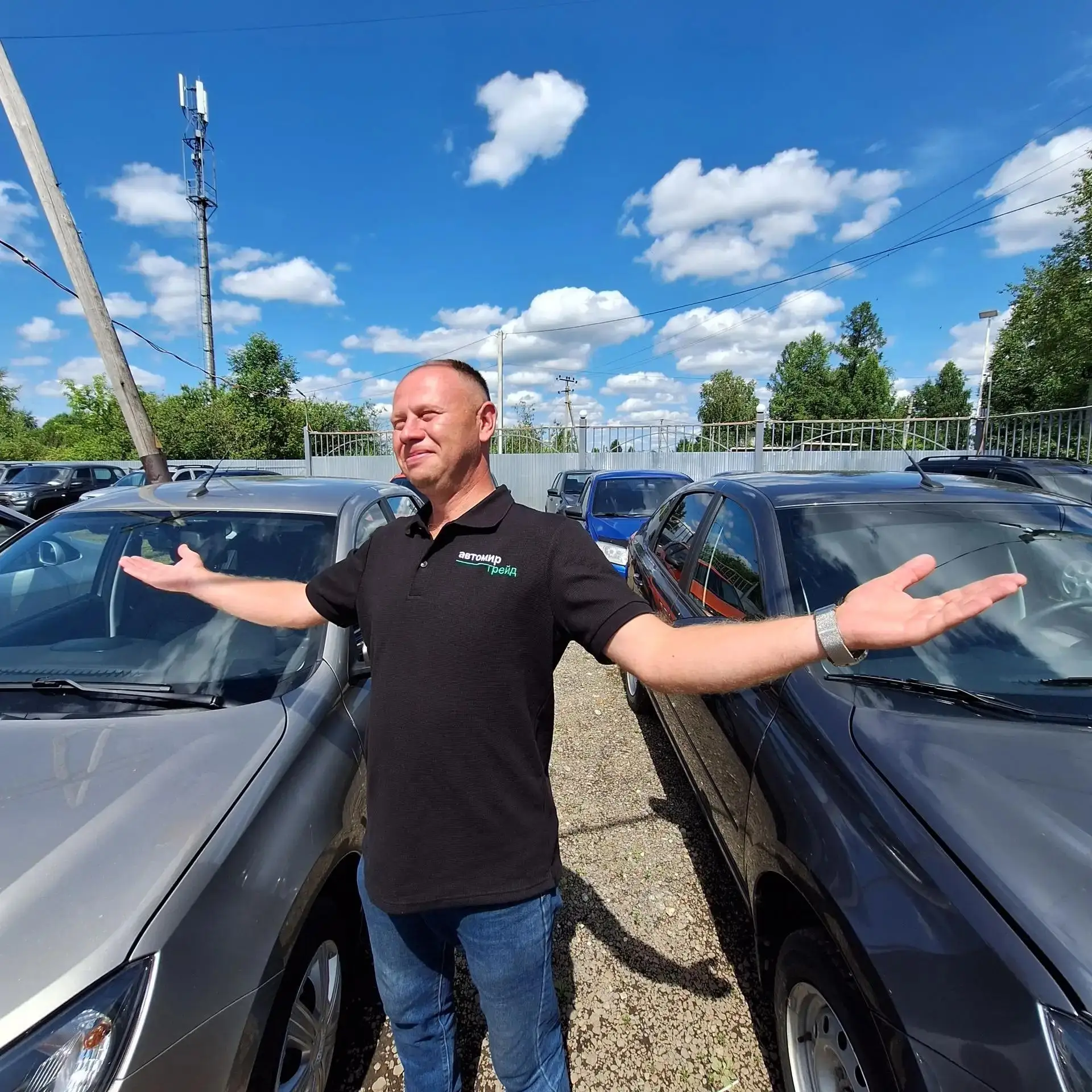 Воооот сколько классных автомобилей у меня на площадке ИГРА АВТО - говорит Игорь. И ждёт Вас. Даже о